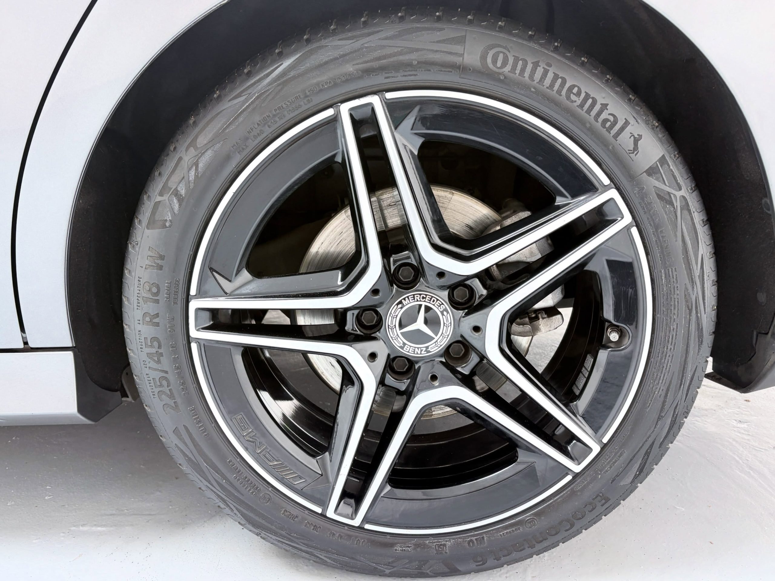 
								MERCEDES-BENZ CLA 220D AUTO full									
