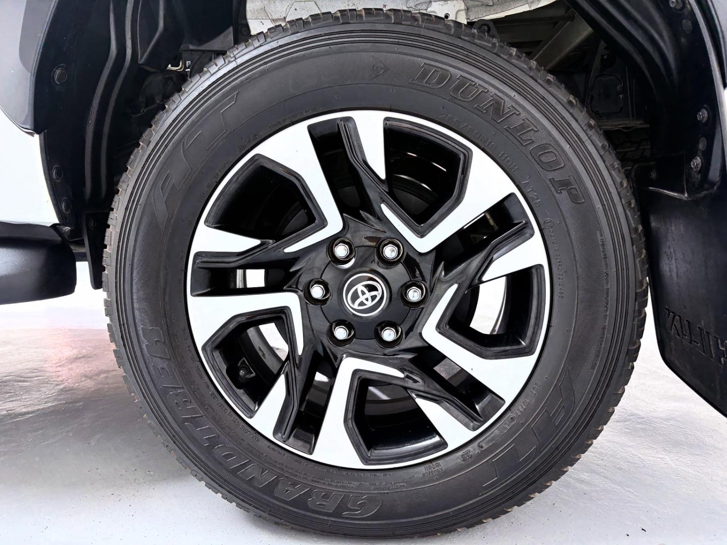 
								ToyotaHilux2.8GD-6 Double Cab Legend 55 full									