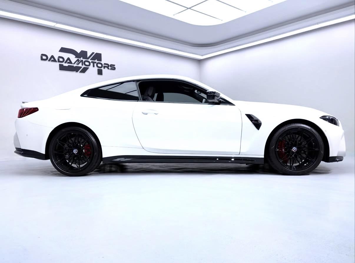 
								BMWM4Competition Coupe M xDrive full									