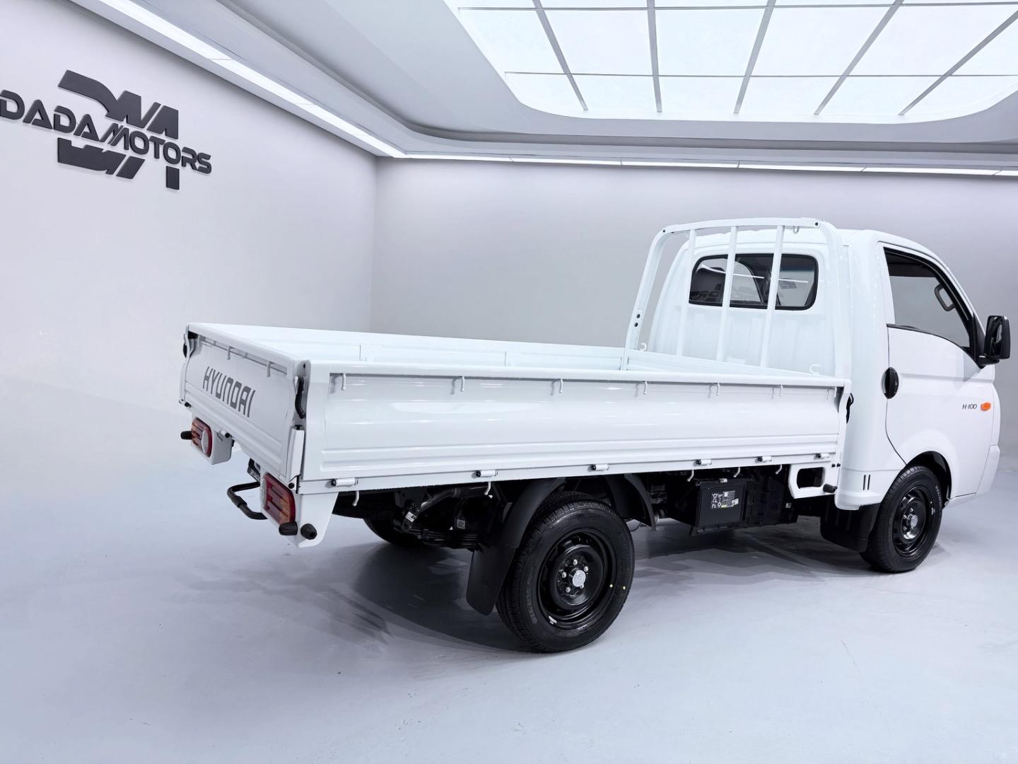 
								HyundaiH-100Bakkie 2.6D Deck (Aircon) full									