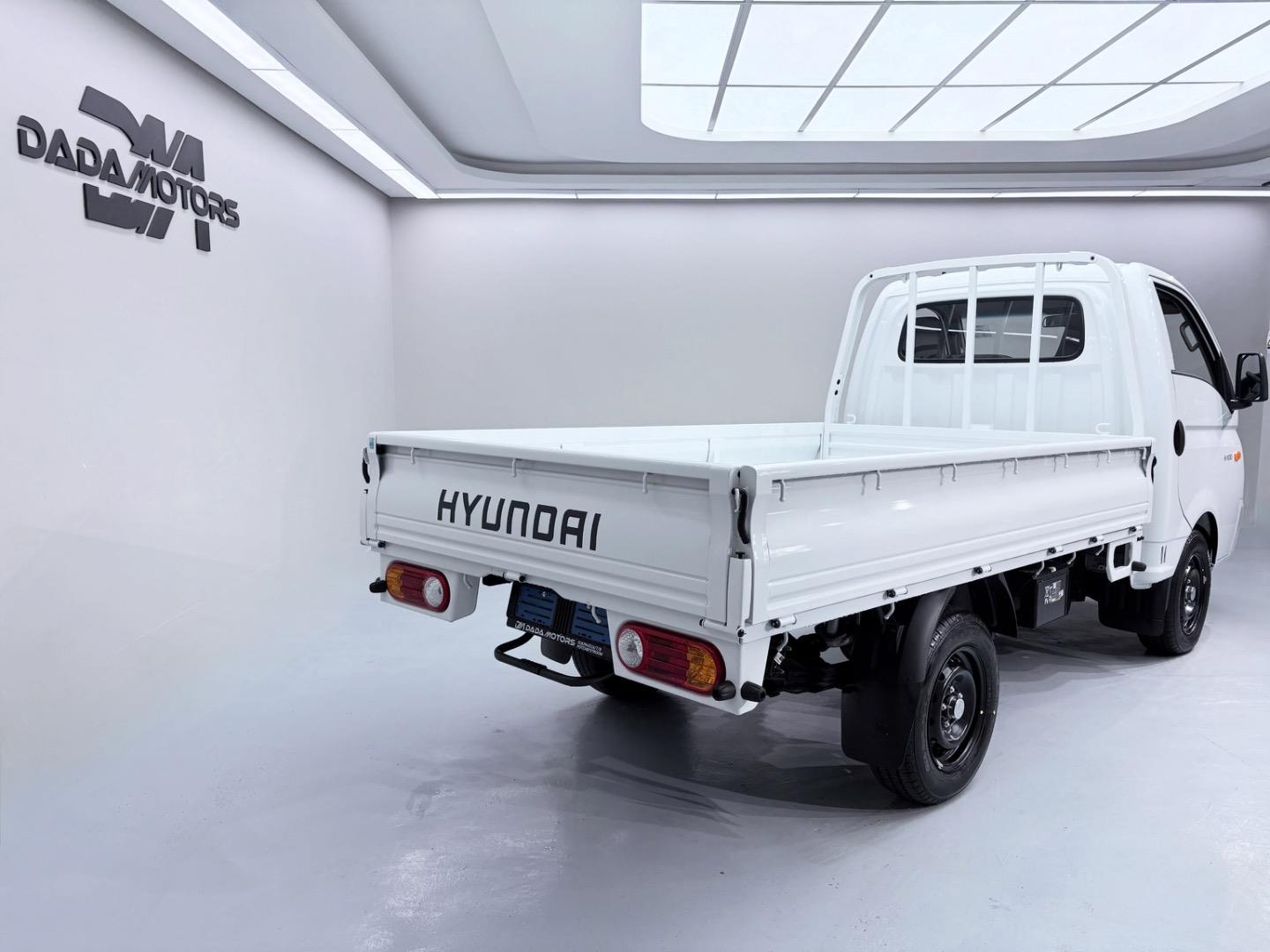 
								HyundaiH-100Bakkie 2.6D Deck (Aircon) full									