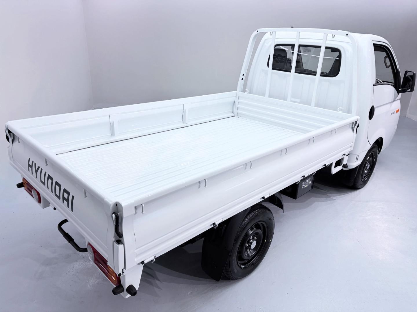 
								HyundaiH-100Bakkie 2.6D Deck (Aircon) full									