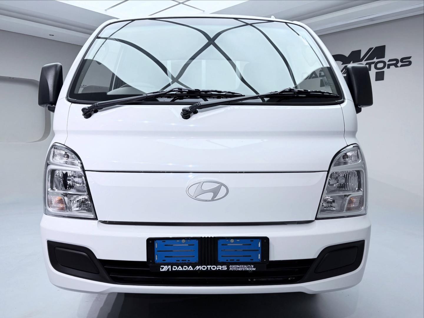 
								HyundaiH-100Bakkie 2.6D Deck (Aircon) full									