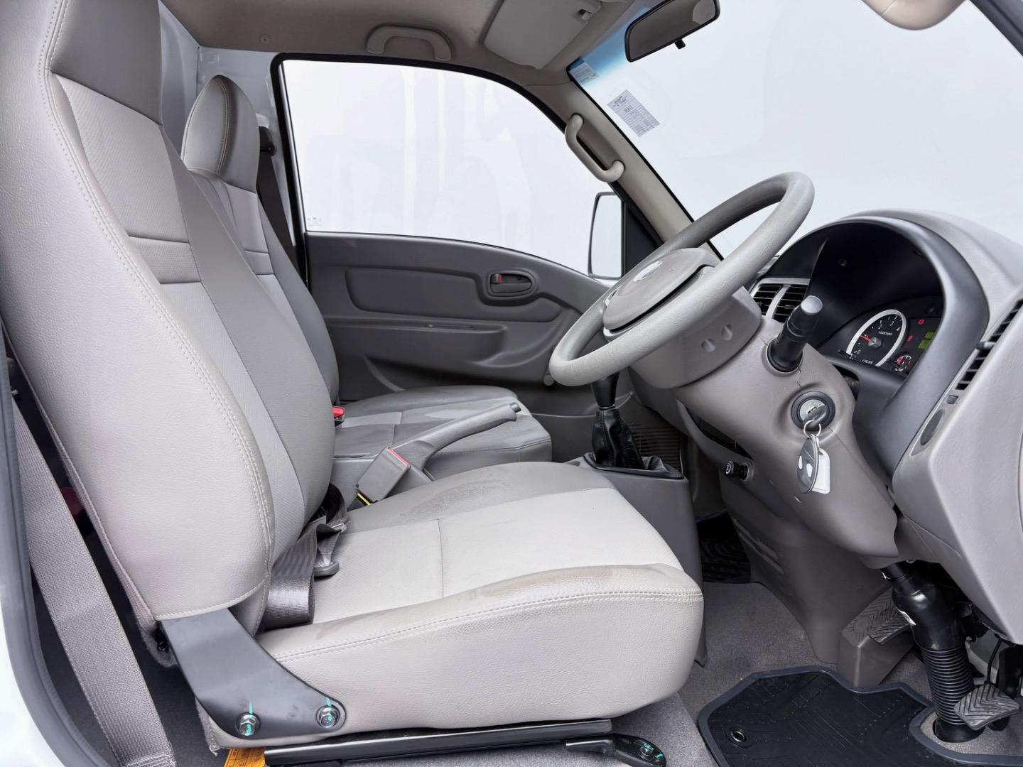 
								HyundaiH-100Bakkie 2.6D Deck (Aircon) full									