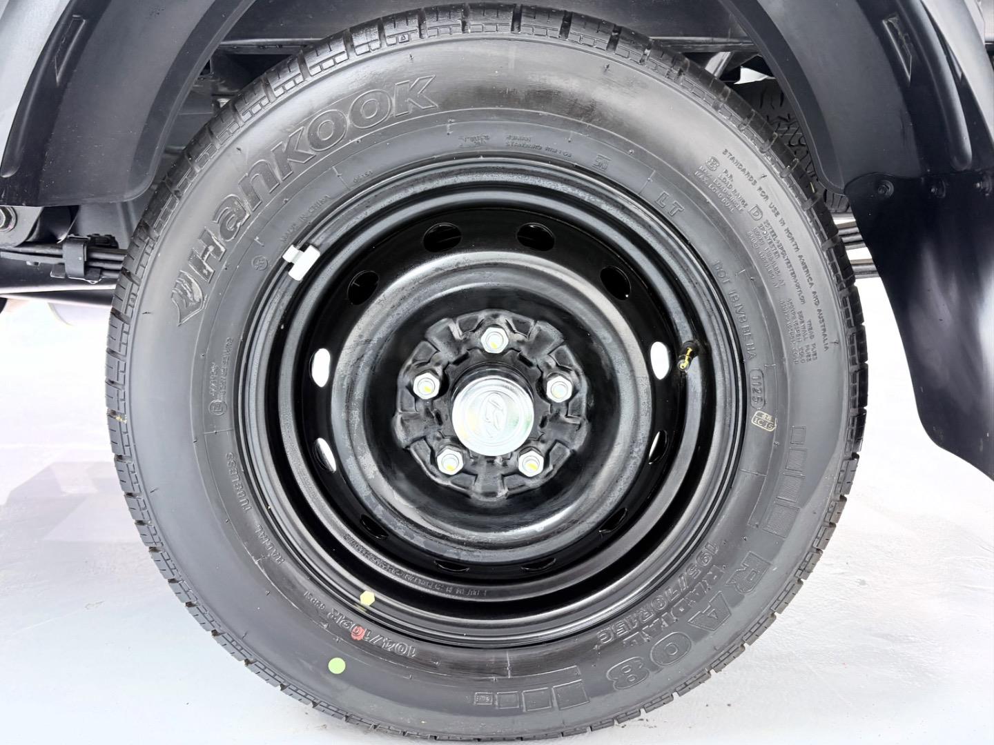 
								HyundaiH-100Bakkie 2.6D Deck (Aircon) full									