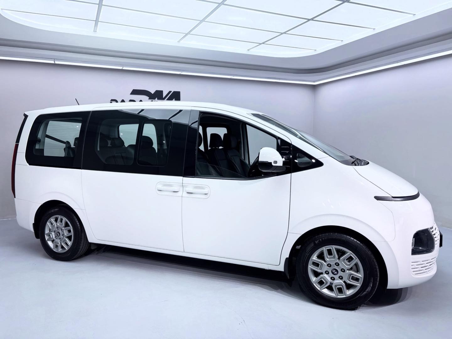 HyundaiStaria2.2D Executive 9-Seater