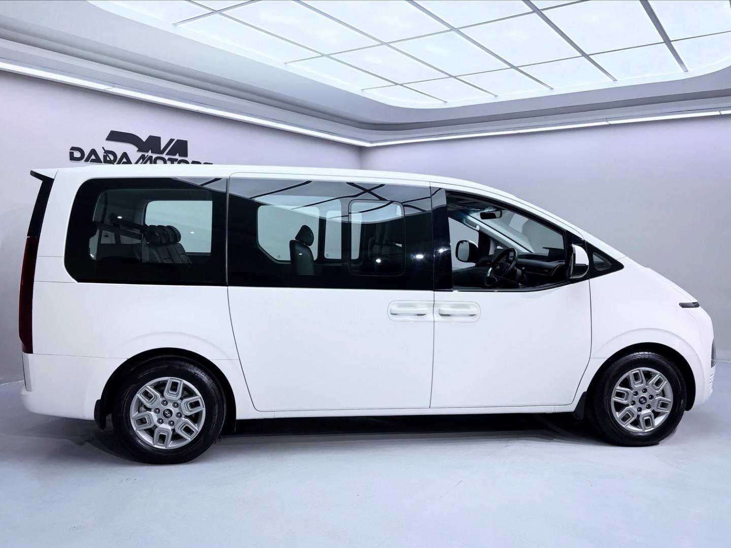 
								HyundaiStaria2.2D Executive 9-Seater full									