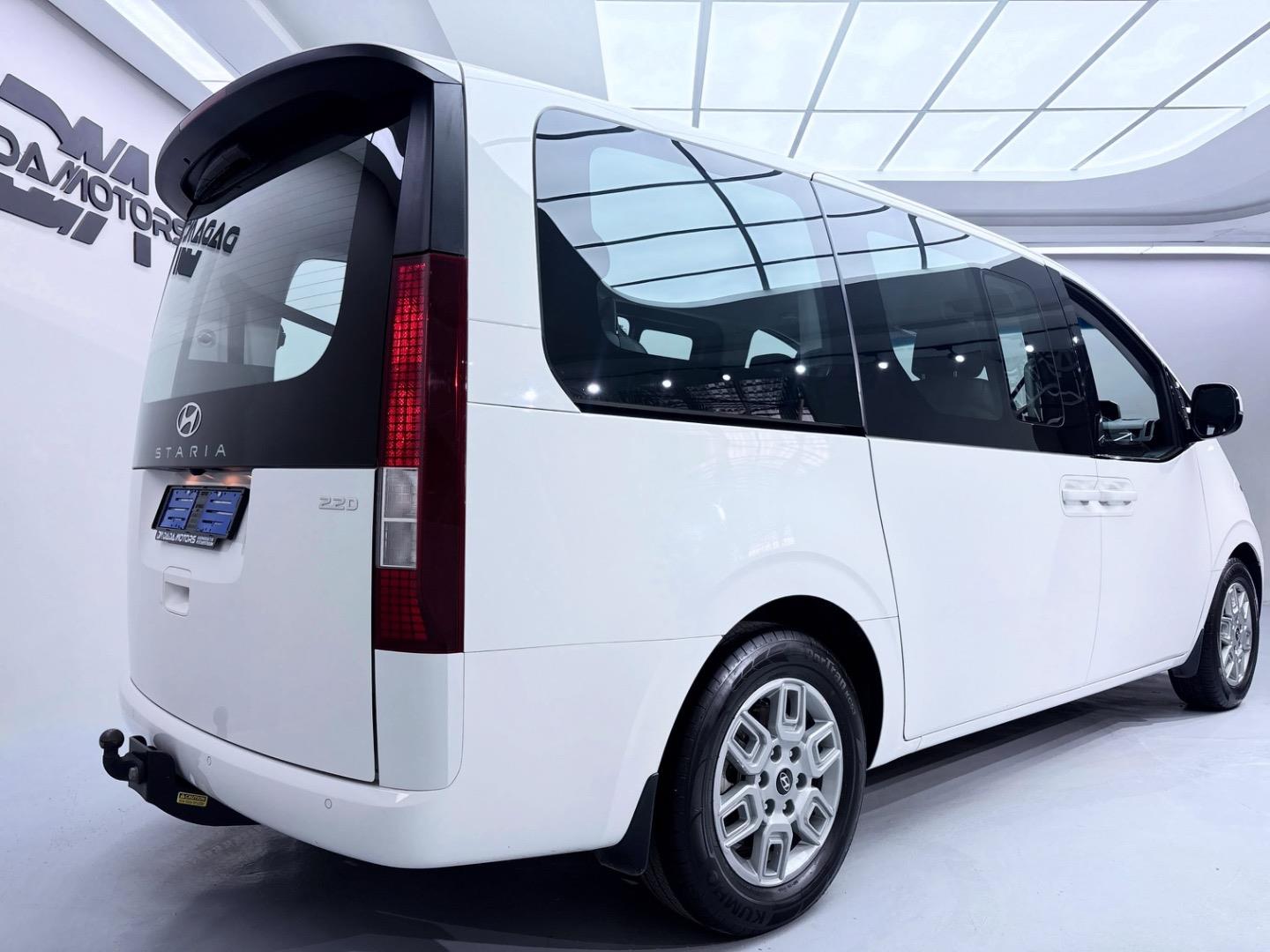 
								HyundaiStaria2.2D Executive 9-Seater full									
