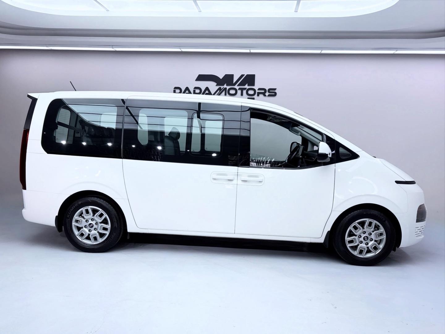 
								HyundaiStaria2.2D Executive 9-Seater full									