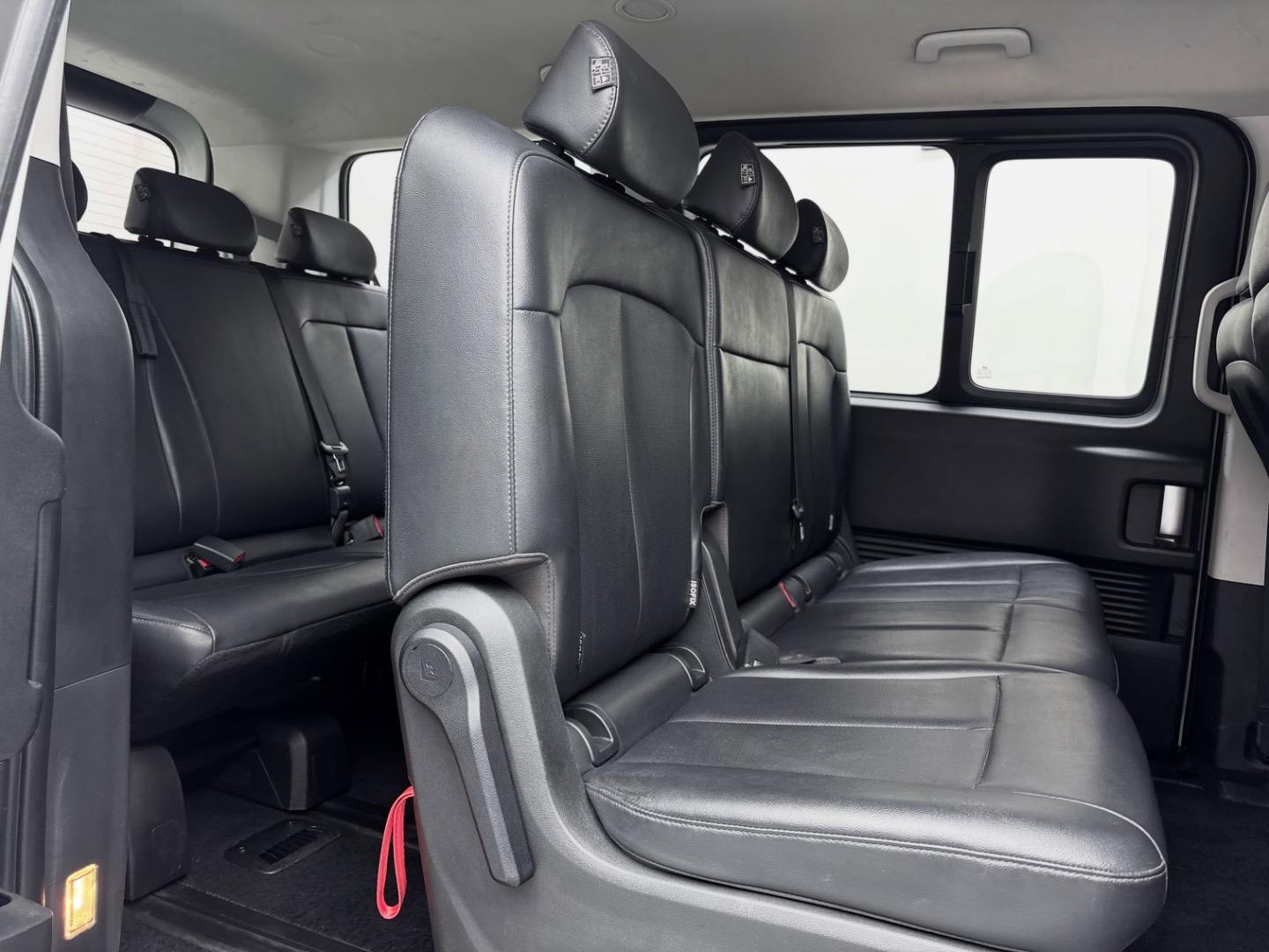 
								HyundaiStaria2.2D Executive 9-Seater full									