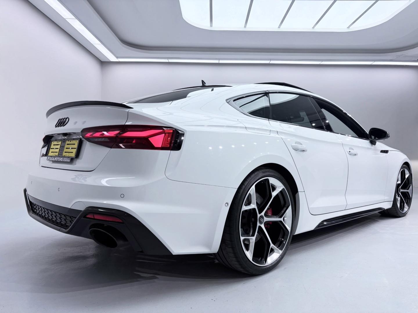 
								AudiRS5Sportback Quattro full									