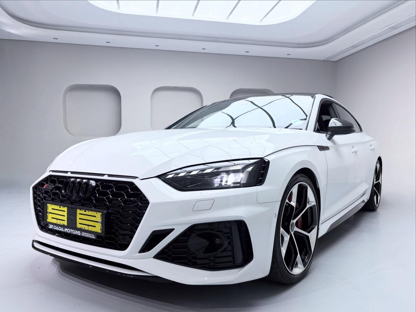 
								AudiRS5Sportback Quattro full									