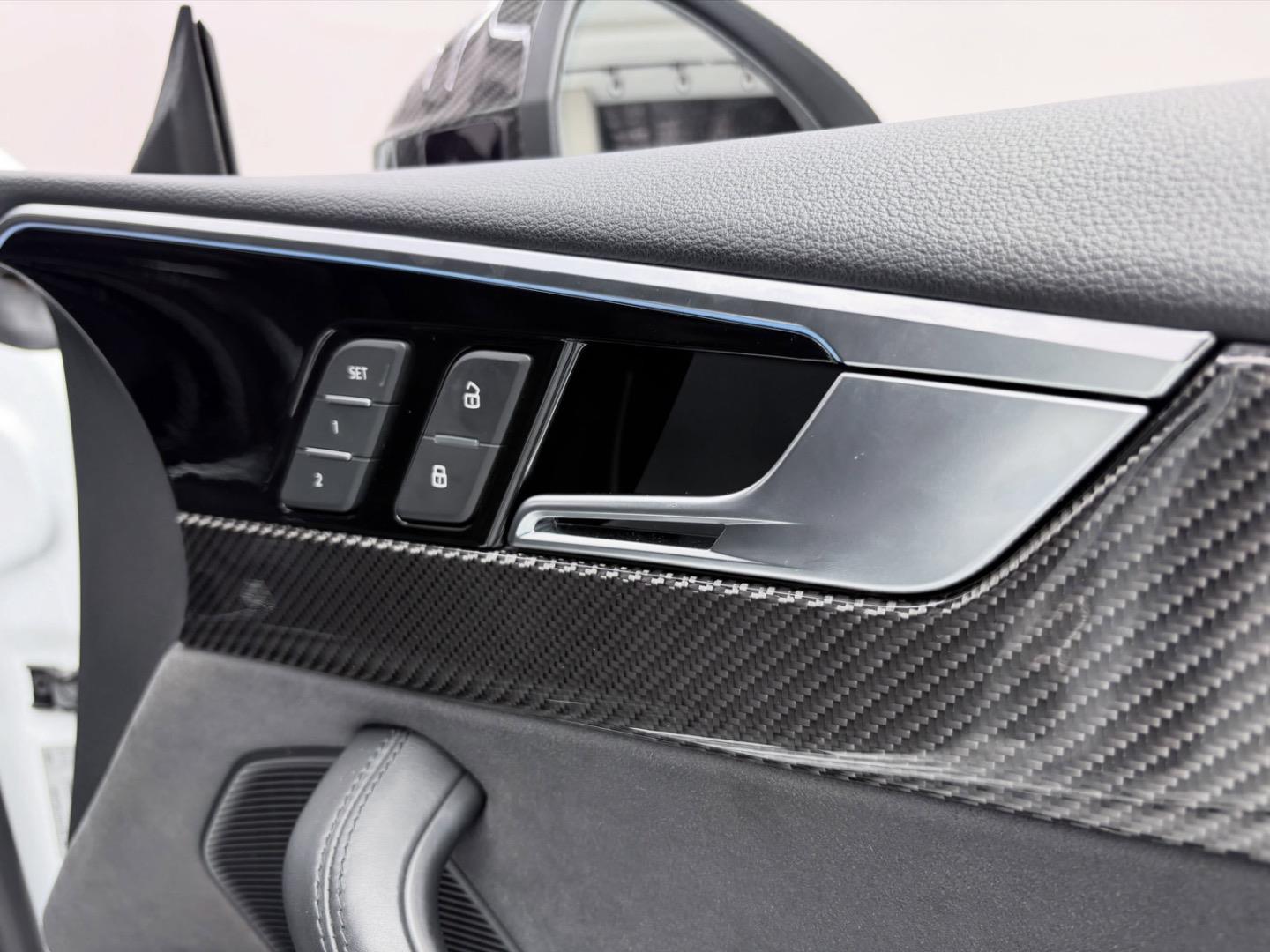 
								AudiRS5Sportback Quattro full									