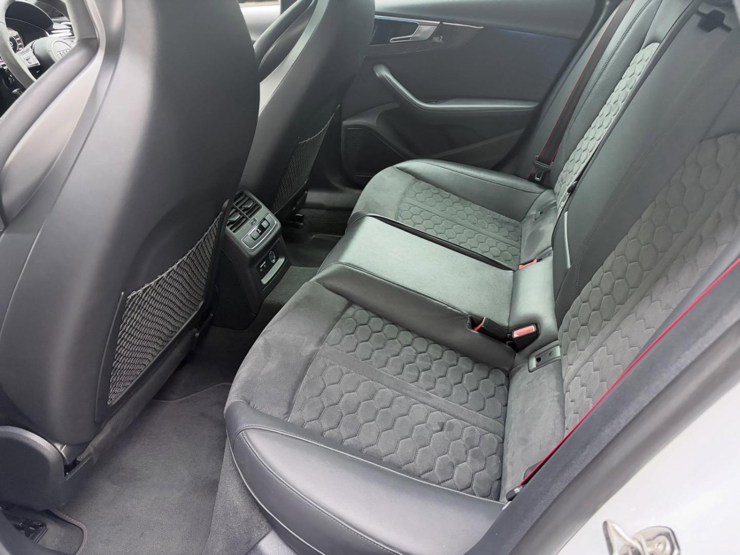 
								AudiRS5Sportback Quattro full									