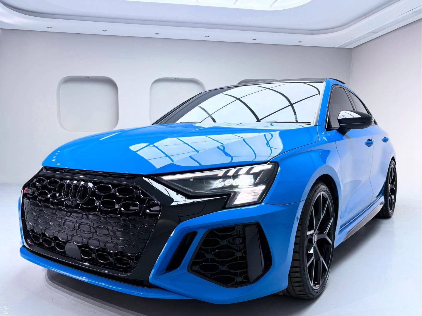
								AudiRS3Sedan Quattro full									