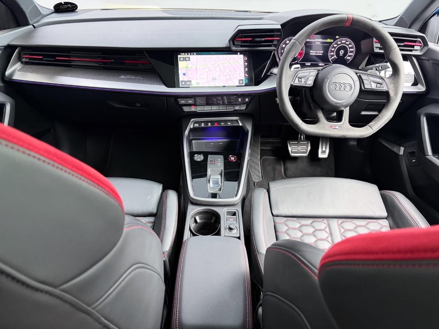 
								AudiRS3Sedan Quattro full									