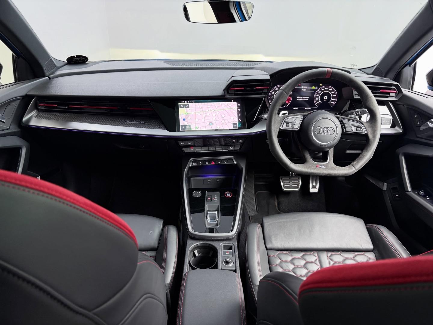 
								AudiRS3Sedan Quattro full									