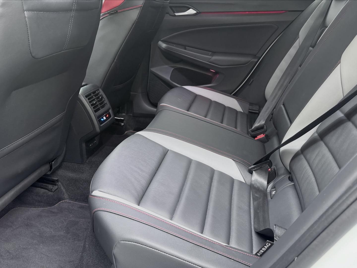 
								VolkswagenGolfGTI full									