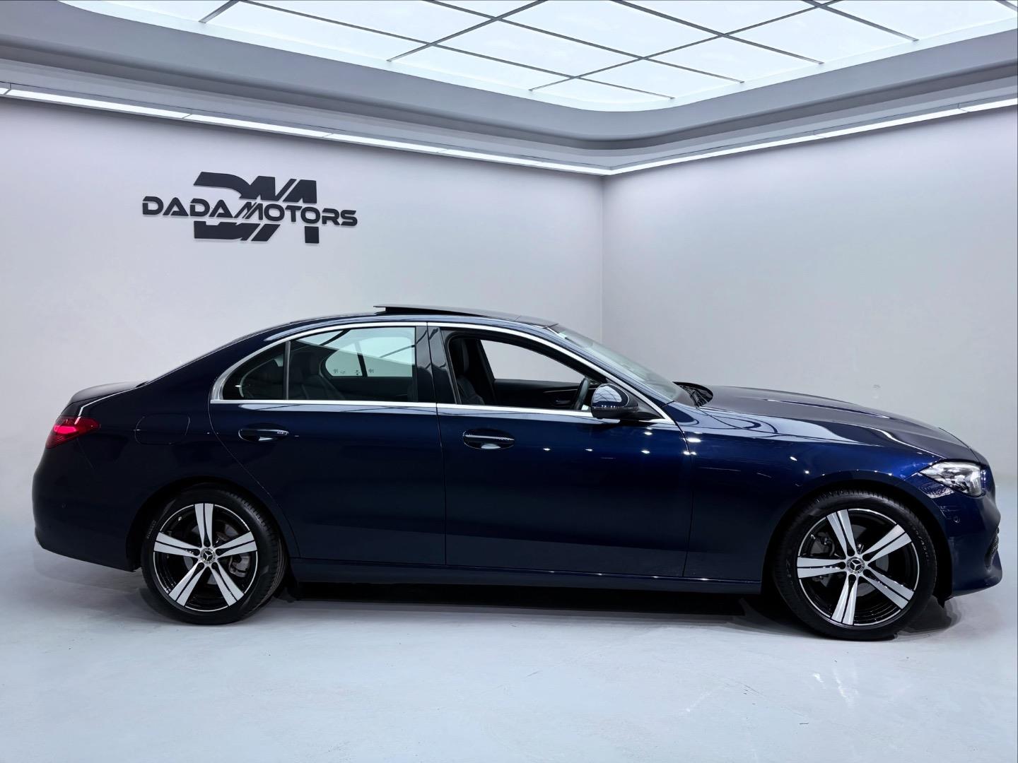 
								Mercedes-BenzC-ClassC200 Avantgarde full									