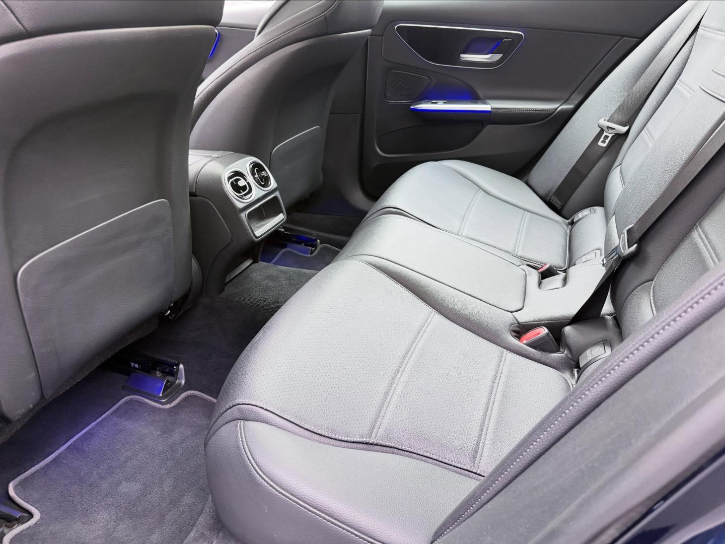 
								Mercedes-BenzC-ClassC200 Avantgarde full									