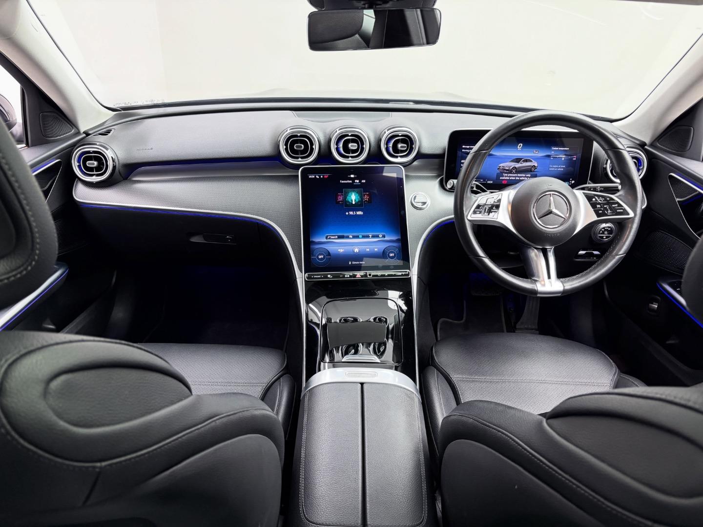 
								Mercedes-BenzC-ClassC200 Avantgarde full									
