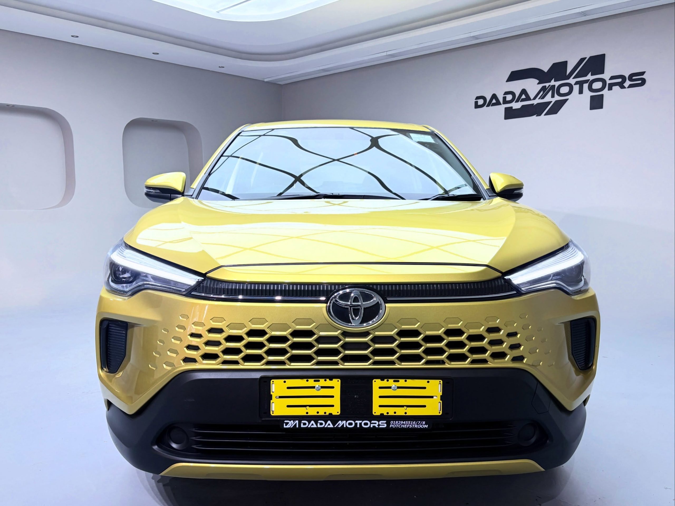 
								TOYOTA COR0LLA CROSS 1.8 XI full									