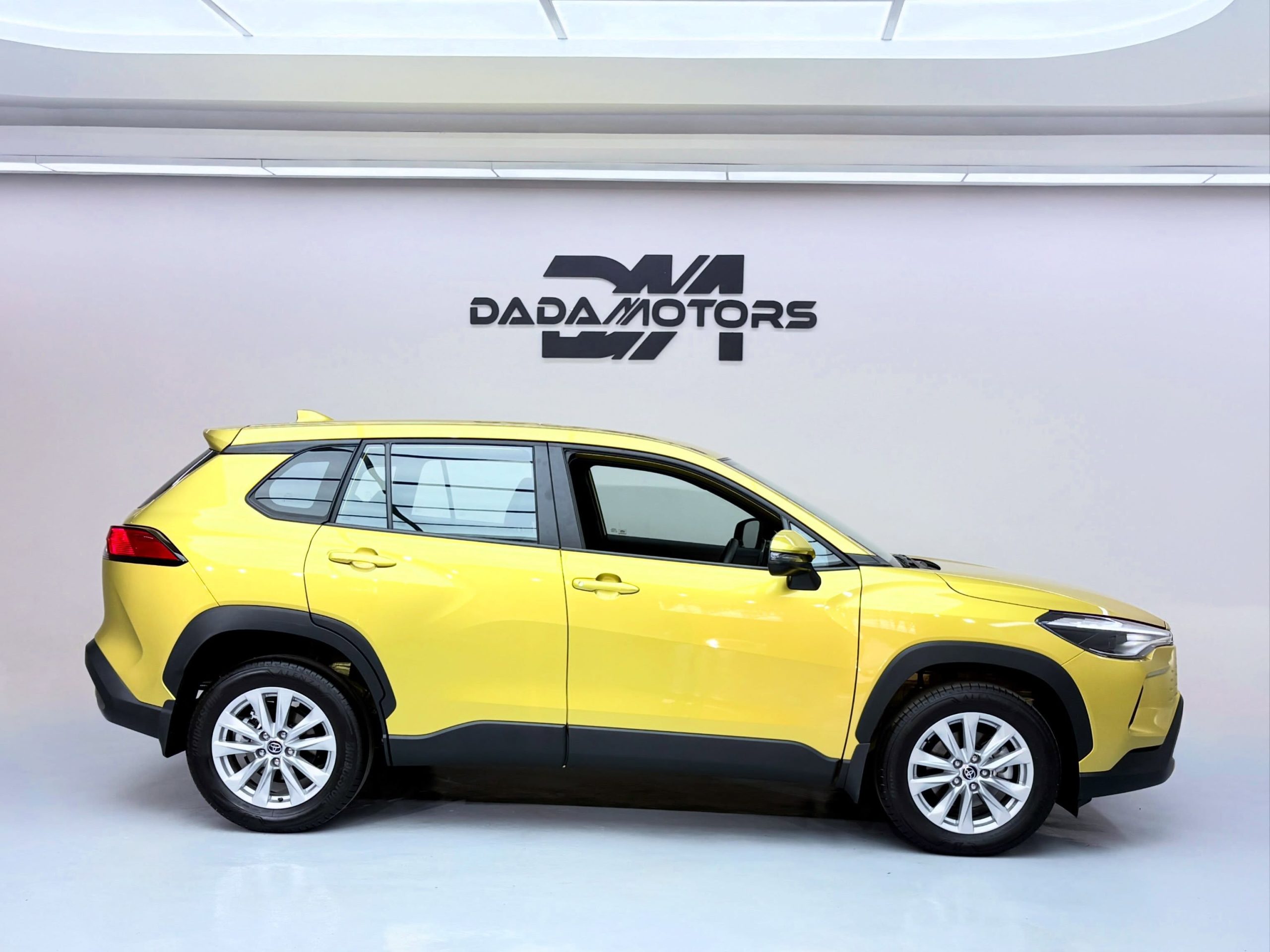 
								TOYOTA COR0LLA CROSS 1.8 XI full									