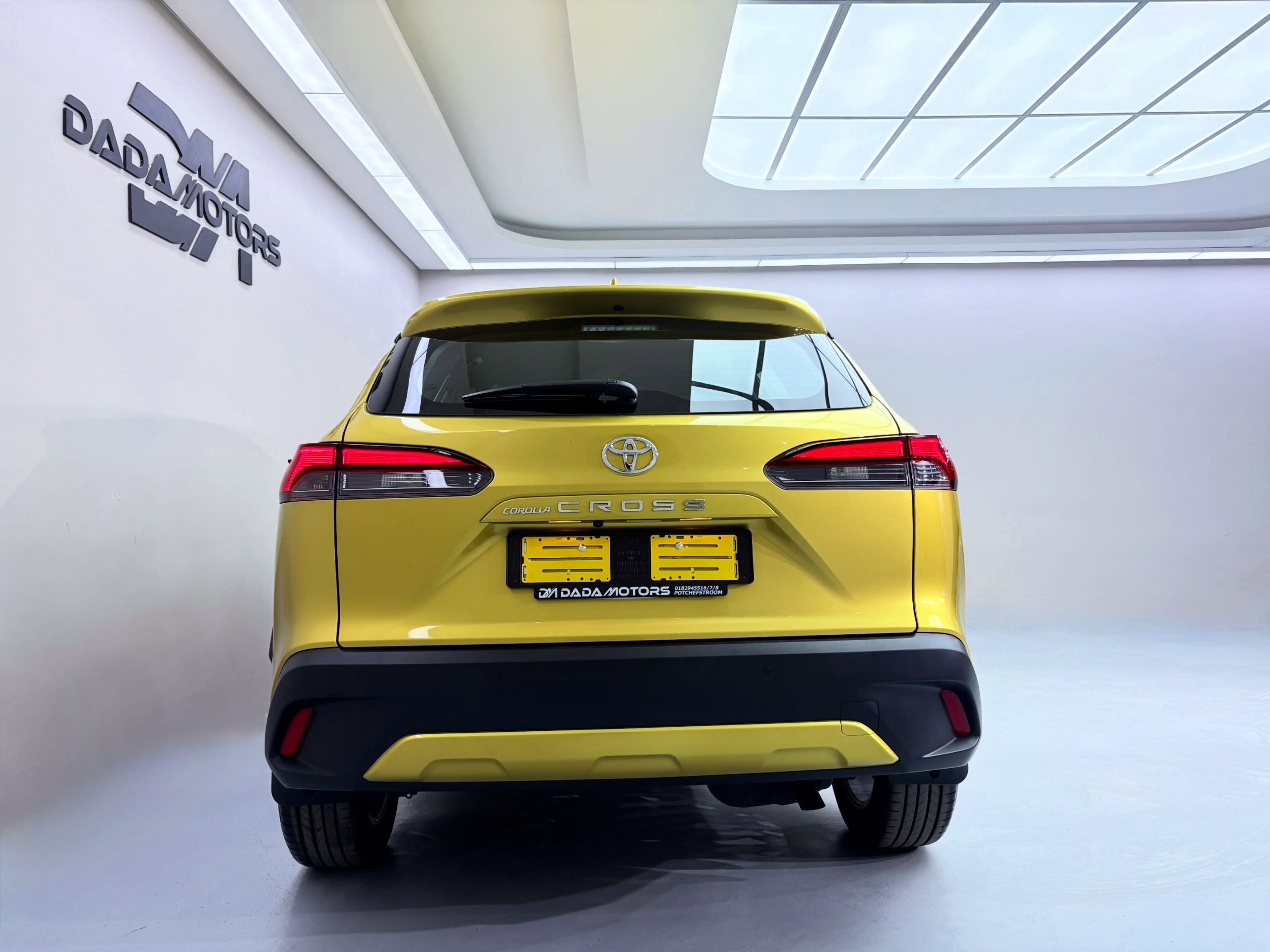 
								TOYOTA COR0LLA CROSS 1.8 XI full									