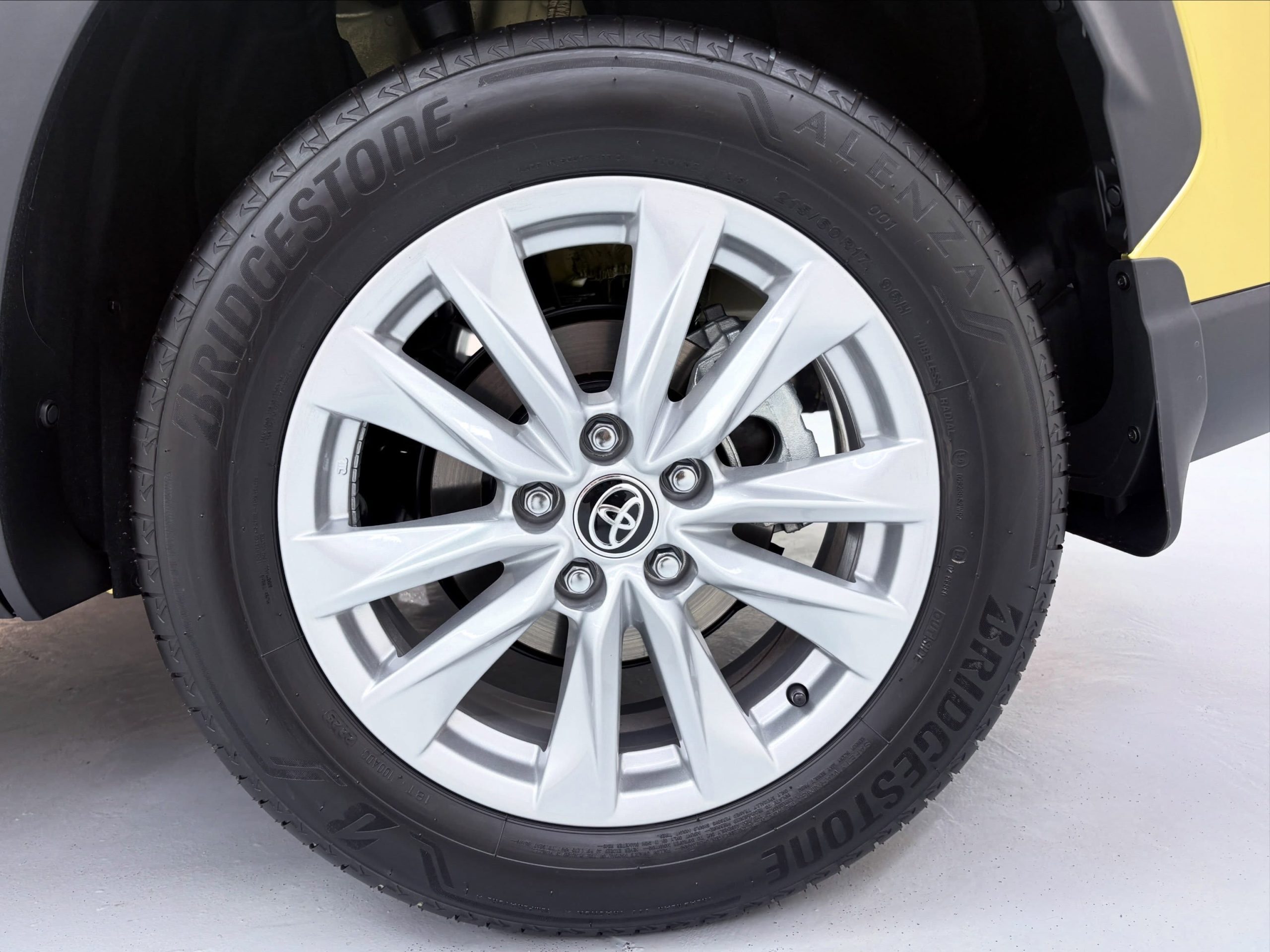 
								TOYOTA COR0LLA CROSS 1.8 XI full									