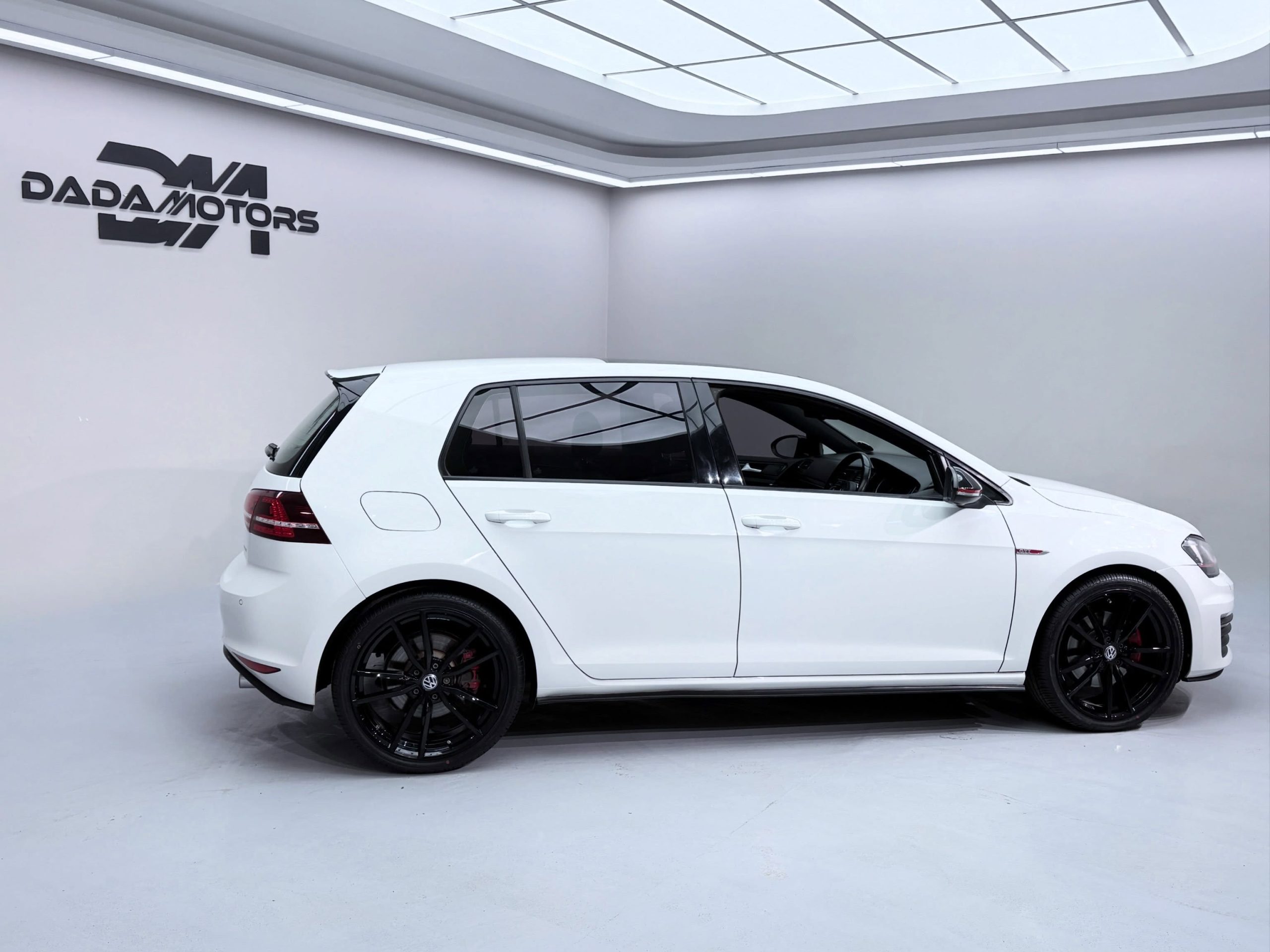 
								VOLKSWAGEN GOLF VII GTI 2.0 TSI DSG full									