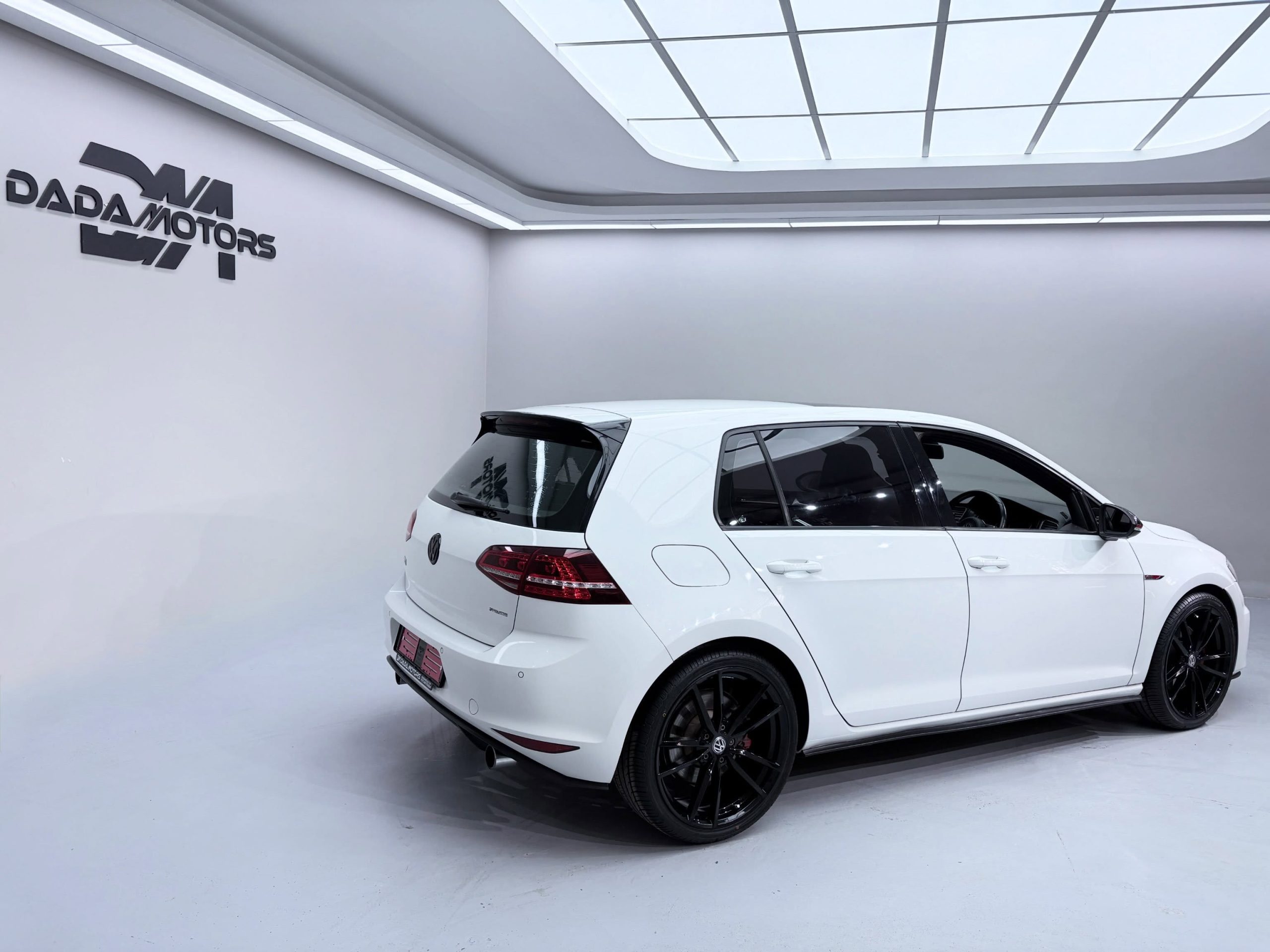 
								VOLKSWAGEN GOLF VII GTI 2.0 TSI DSG full									