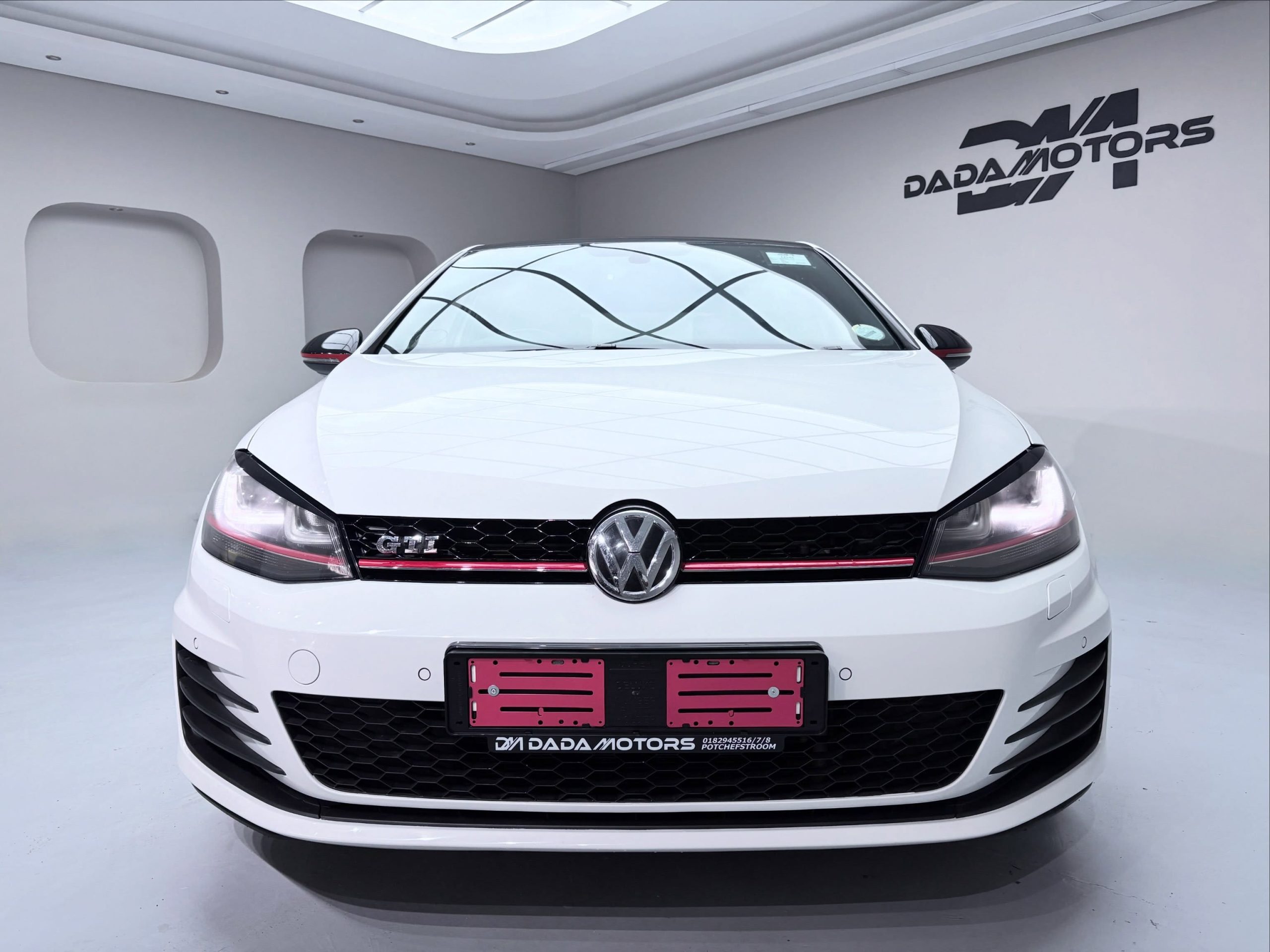 
								VOLKSWAGEN GOLF VII GTI 2.0 TSI DSG full									