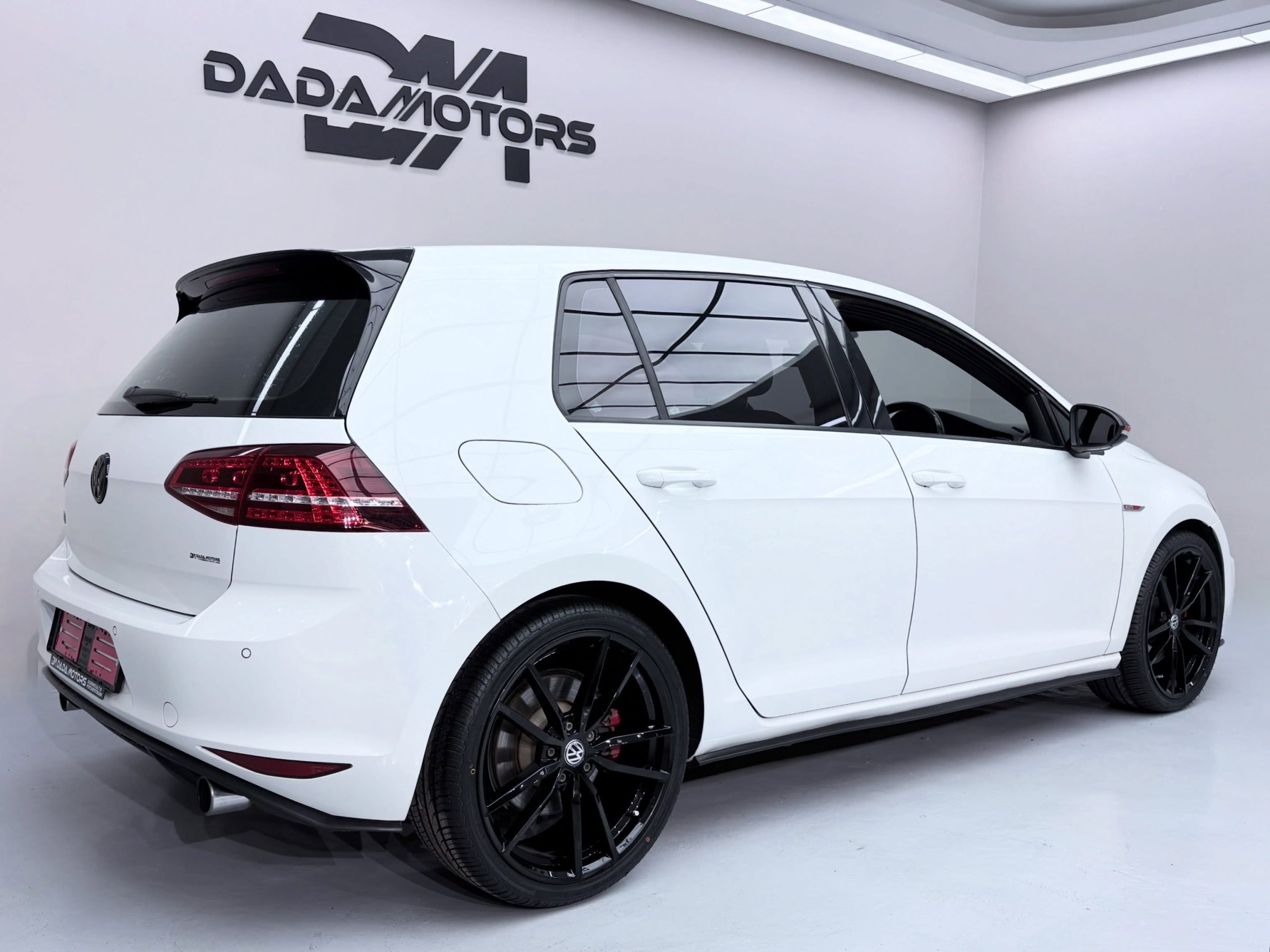
								VOLKSWAGEN GOLF VII GTI 2.0 TSI DSG full									