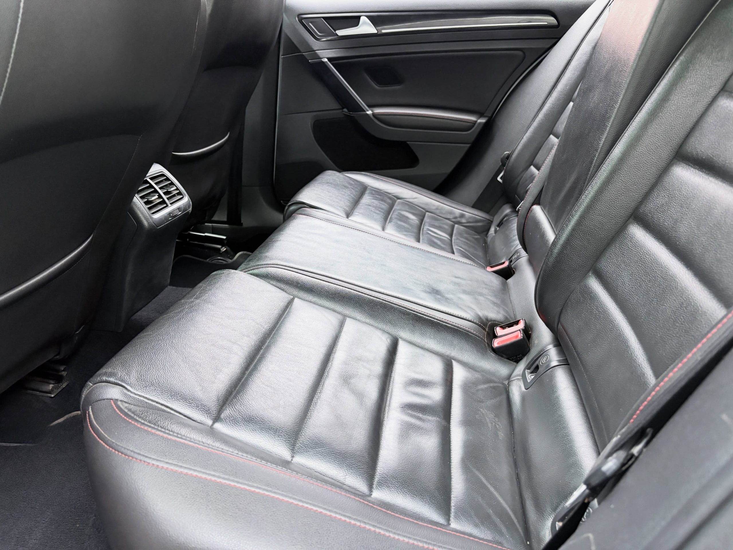 
								VOLKSWAGEN GOLF VII GTI 2.0 TSI DSG full									
