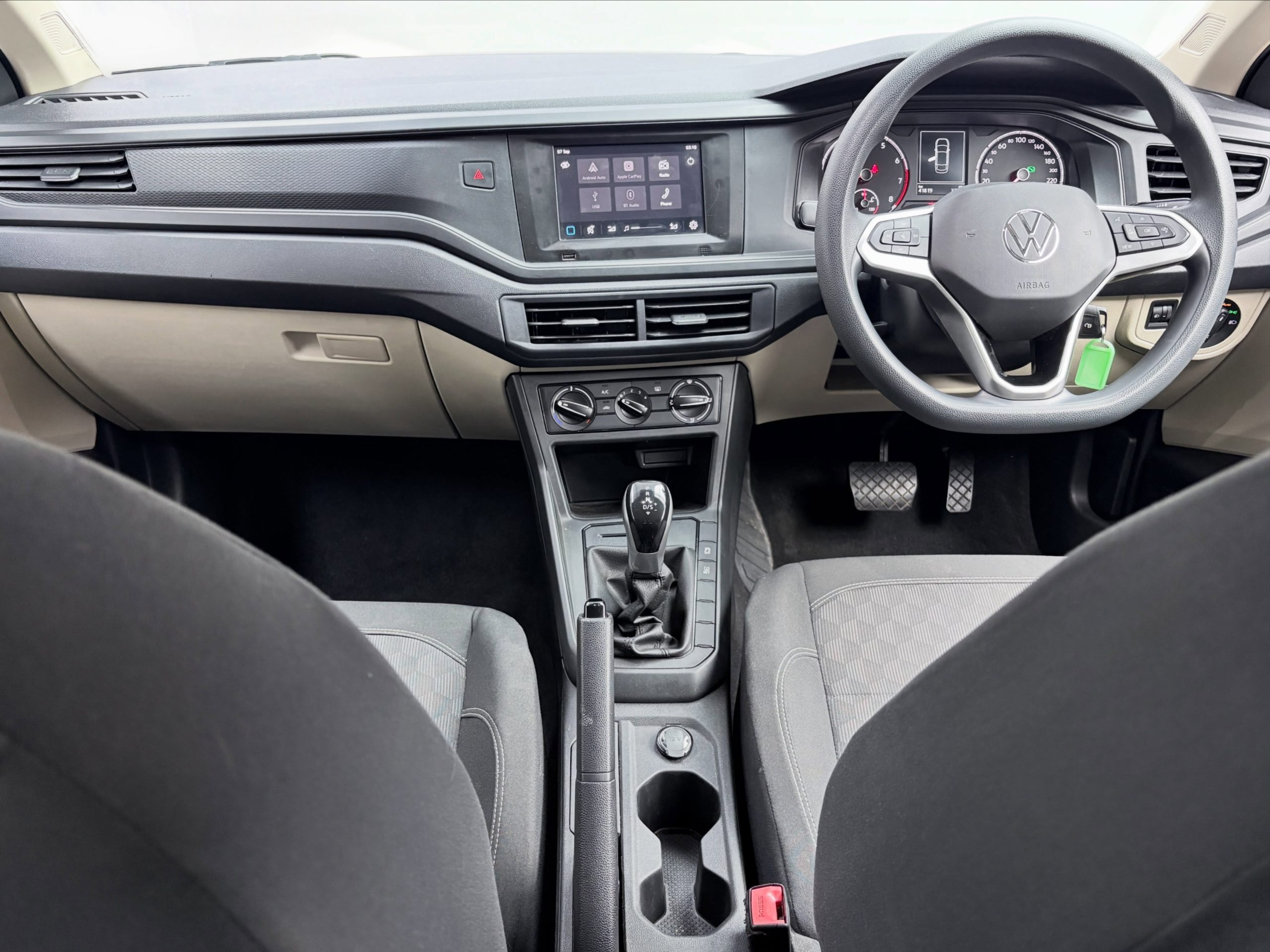 
								VOLKSWAGEN POLO 1.6 TIPTRONIC full									