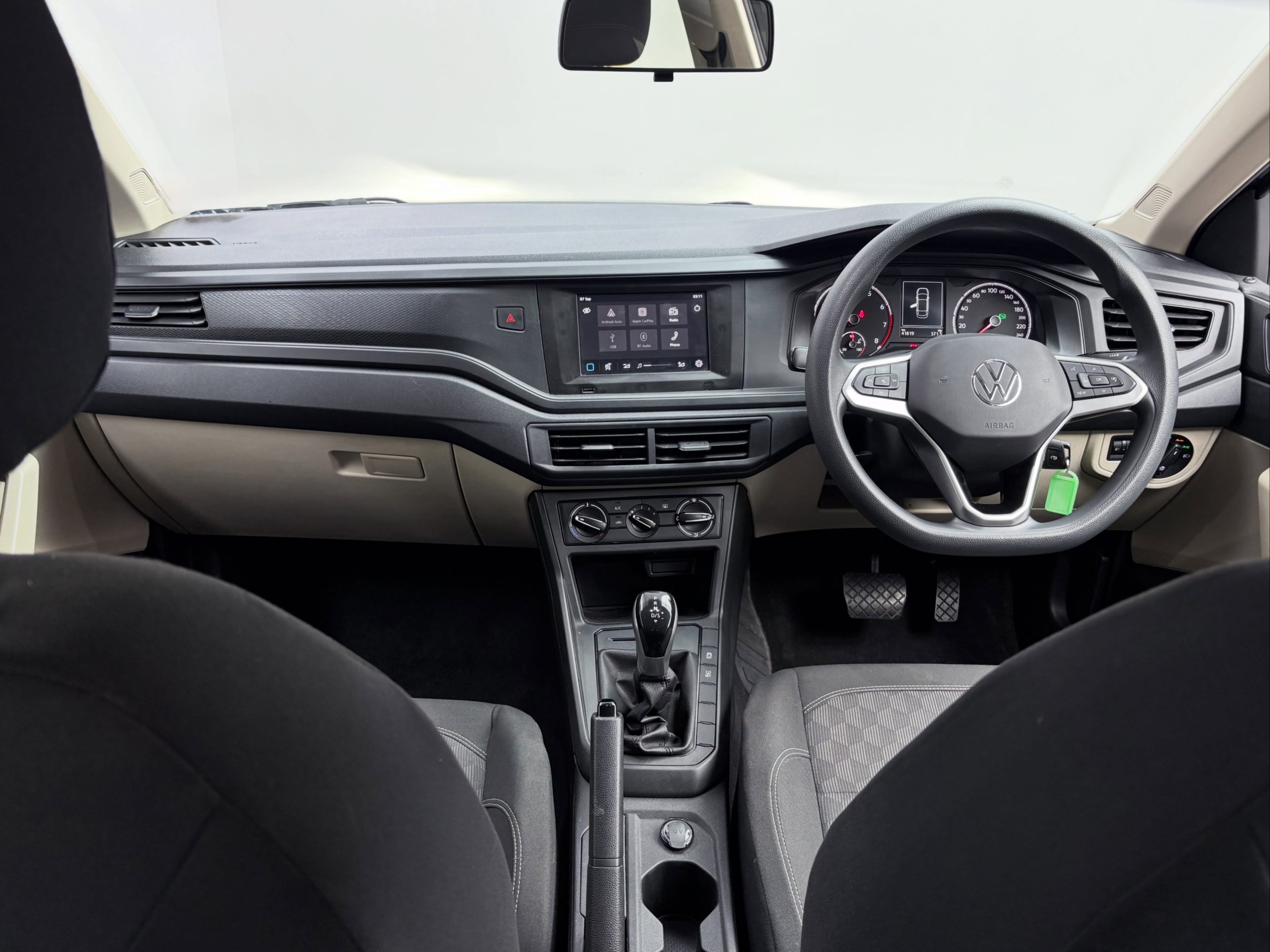 
								VOLKSWAGEN POLO 1.6 TIPTRONIC full									