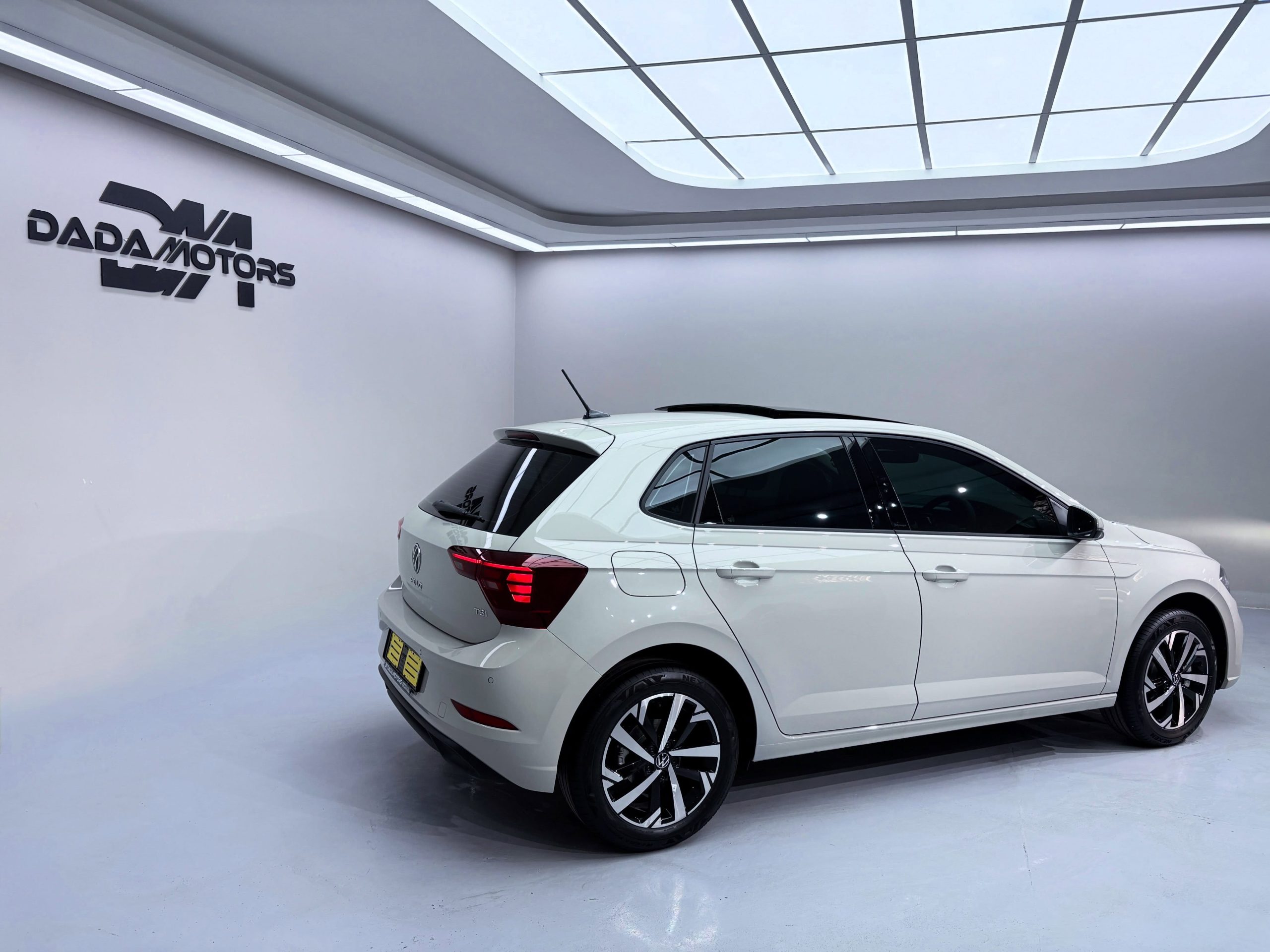 
								VOLKSWAGEN POLO 1.0 TSI LIFE DSG full									