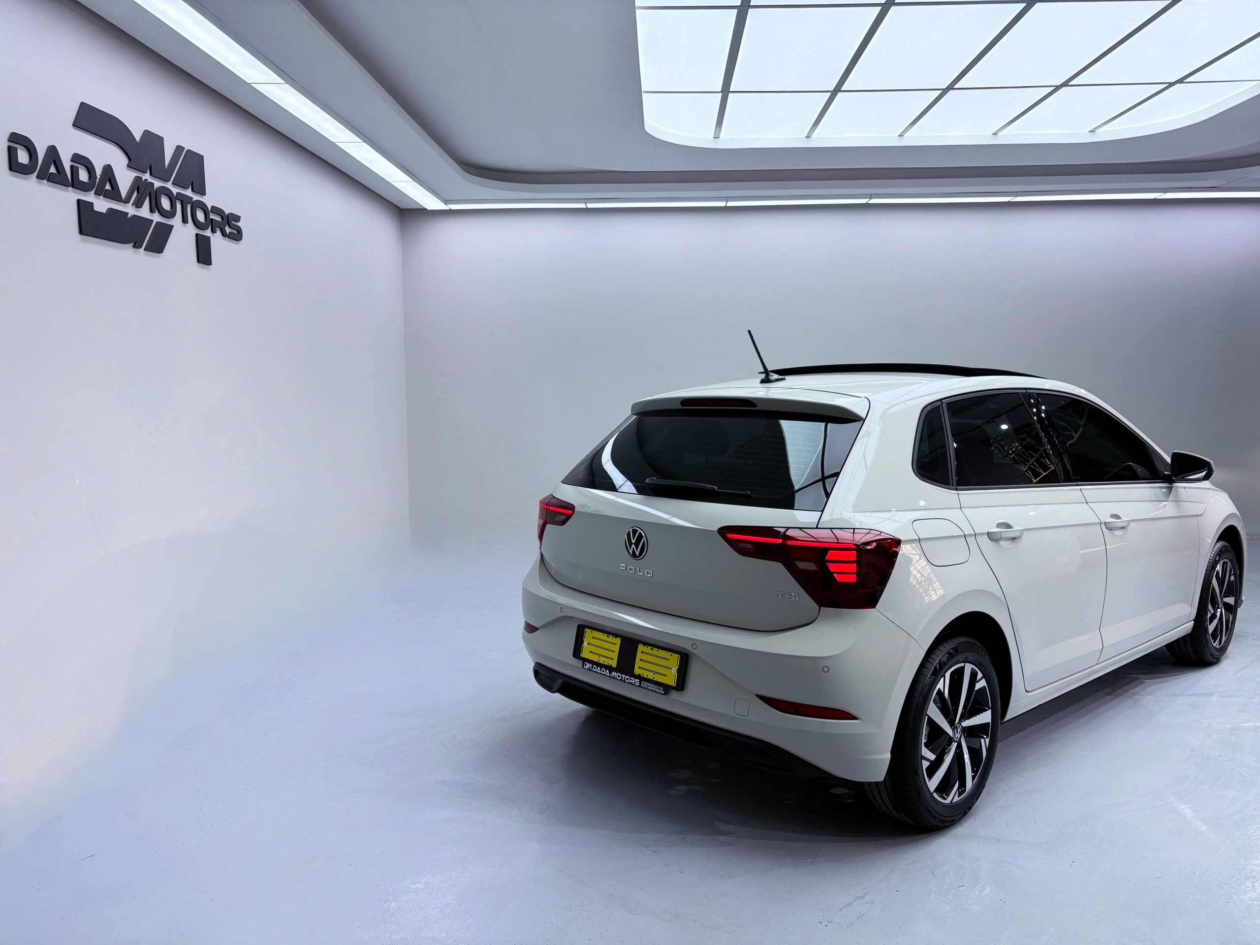 
								VOLKSWAGEN POLO 1.0 TSI LIFE DSG full									