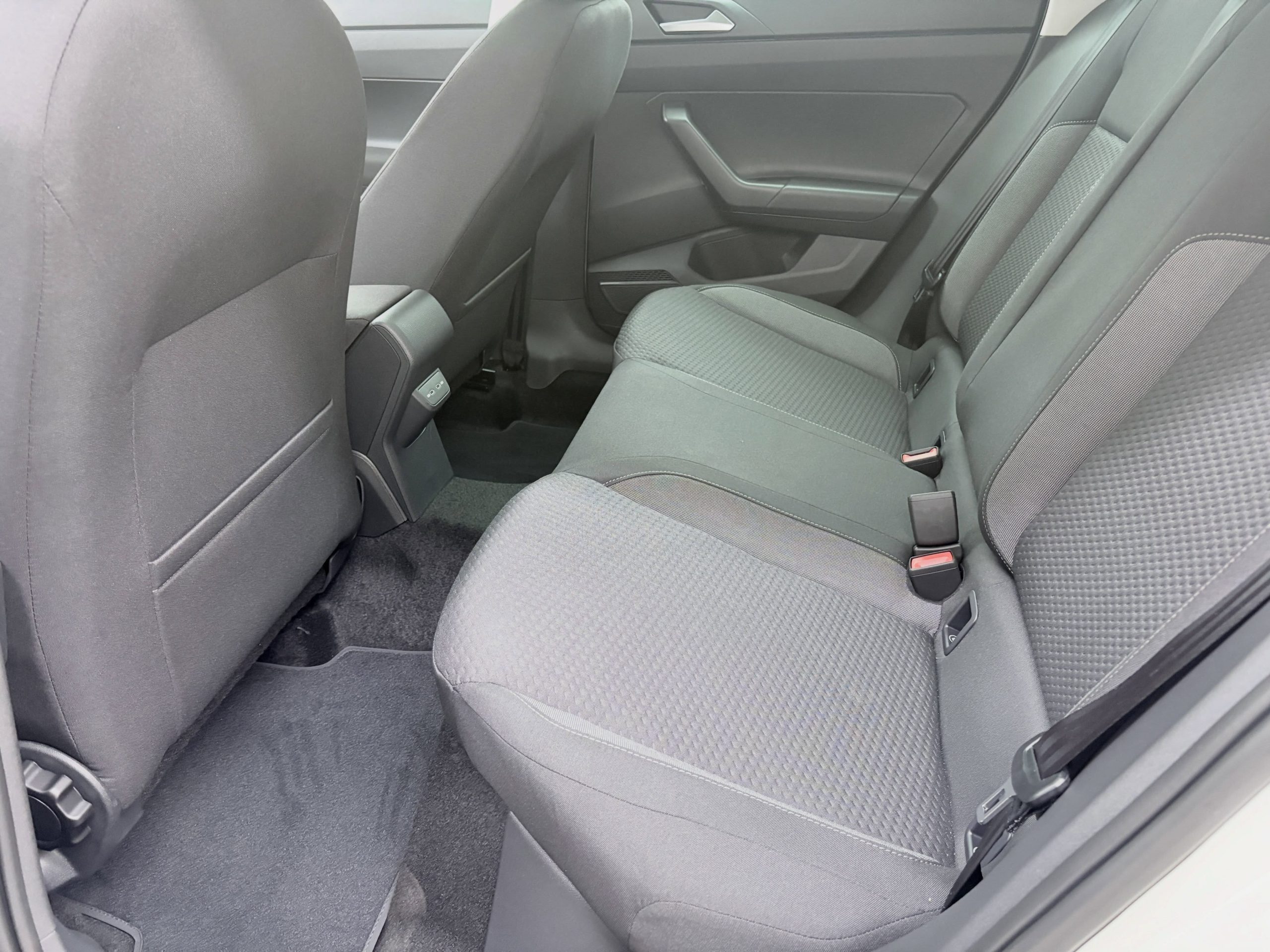 
								VOLKSWAGEN POLO 1.0 TSI LIFE DSG full									