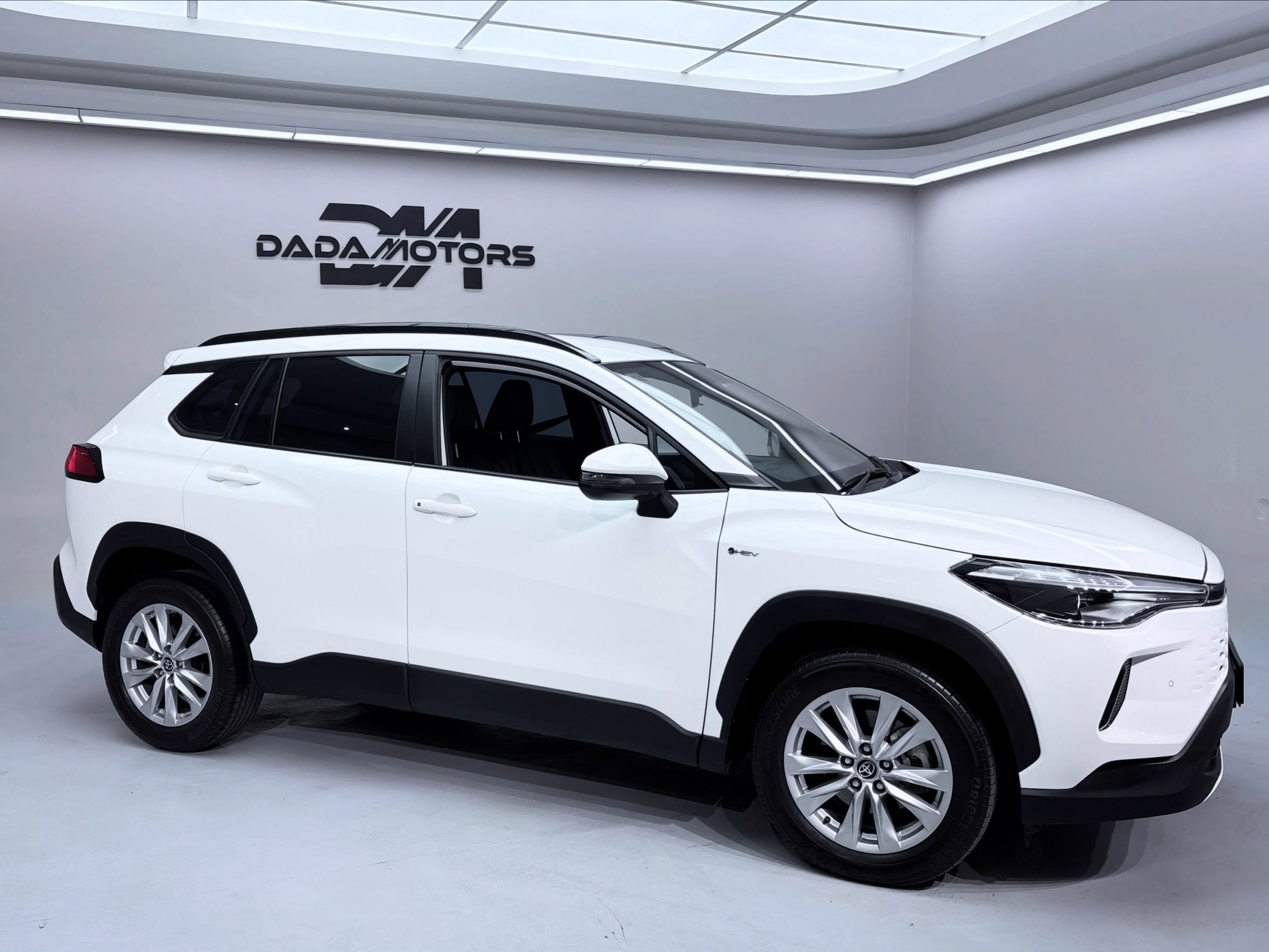 
								TOYOTA COROLLA CROSS 1.8 XS HYBRID full									