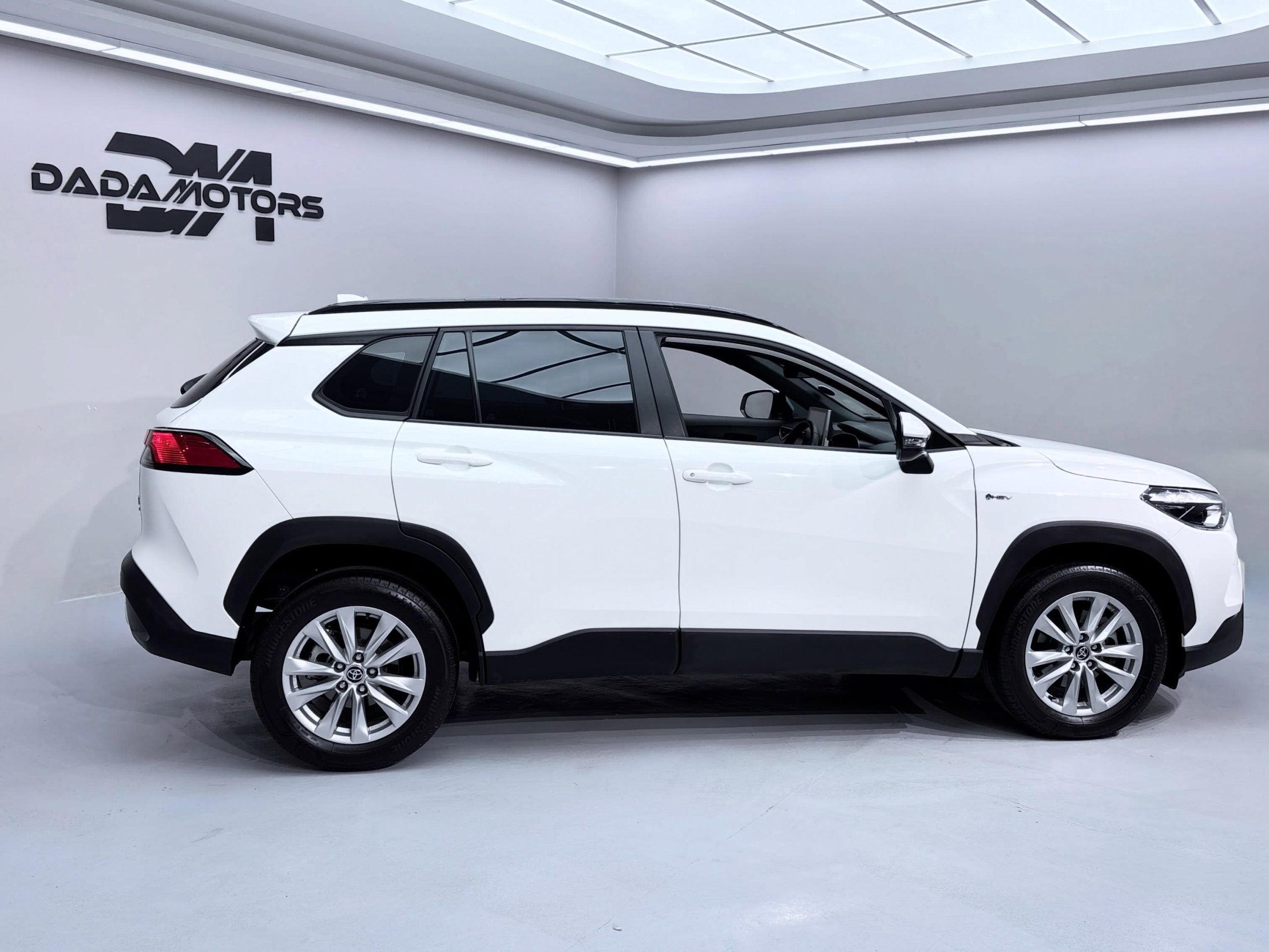 
								TOYOTA COROLLA CROSS 1.8 XS HYBRID full									