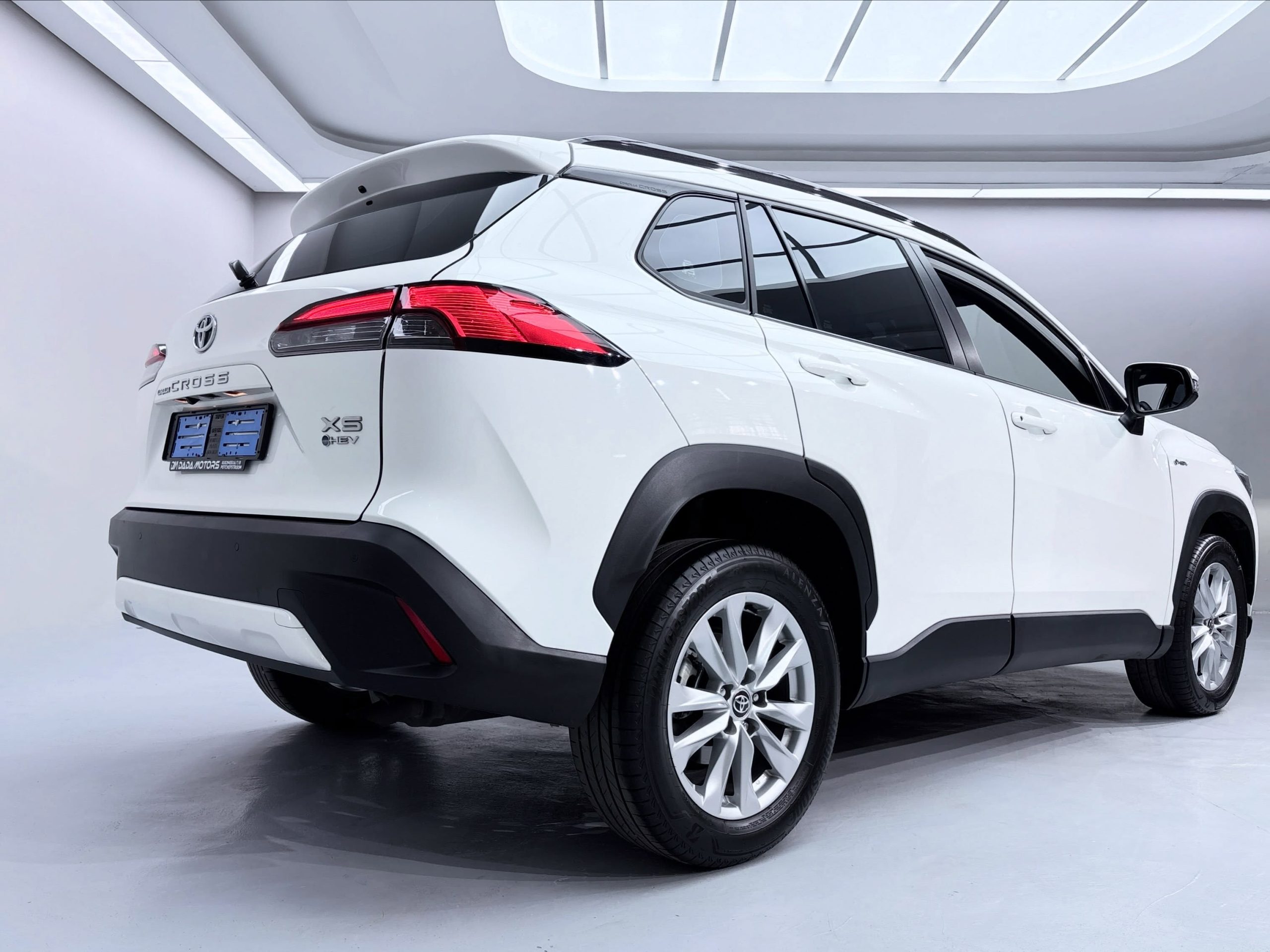 
								TOYOTA COROLLA CROSS 1.8 XS HYBRID full									