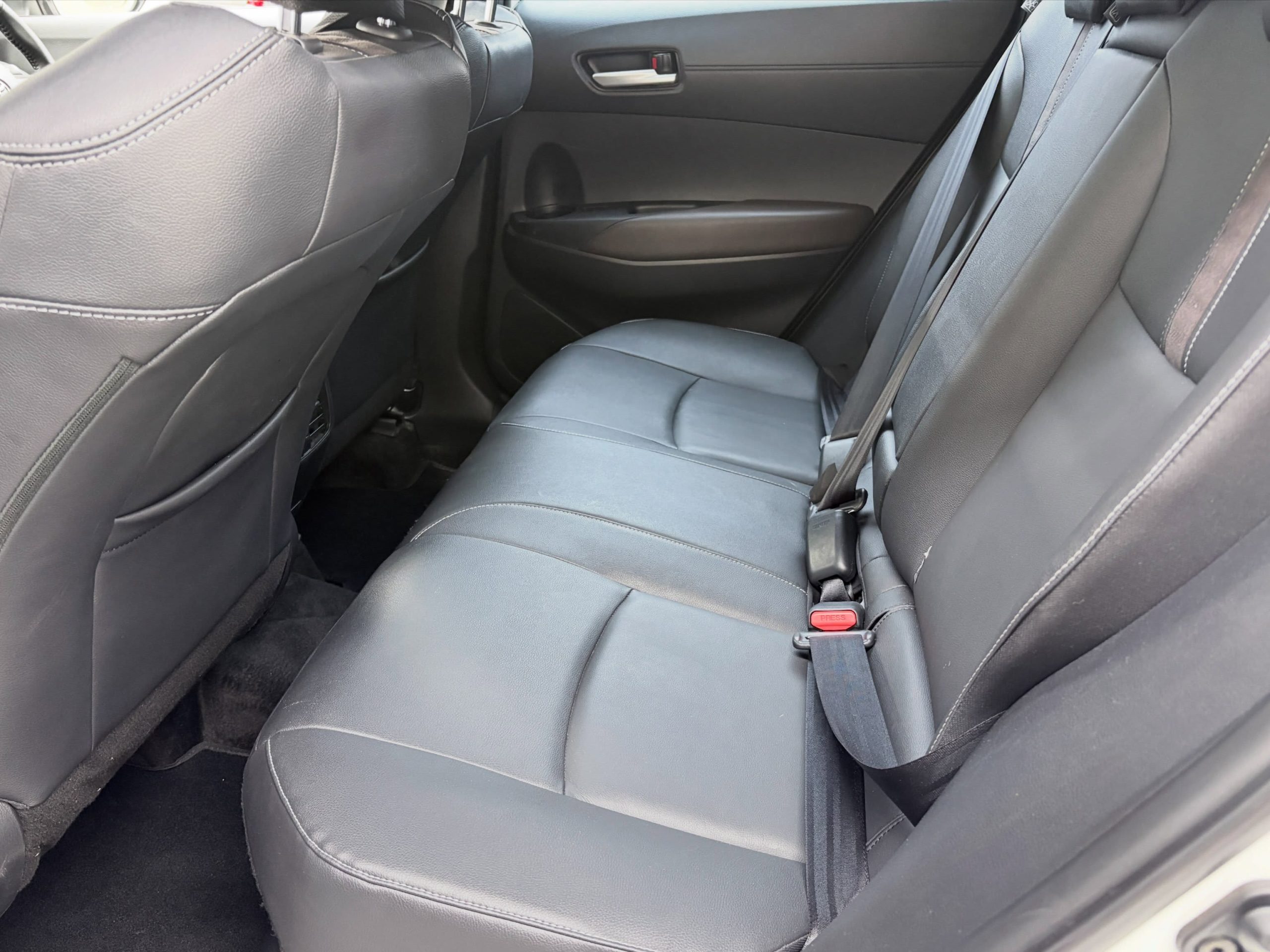 
								TOYOTA COROLLA CROSS 1.8 XS HYBRID full									