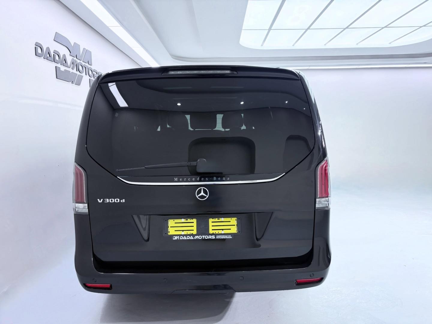 
								Mercedes-BenzV-ClassV300d Exclusive full									