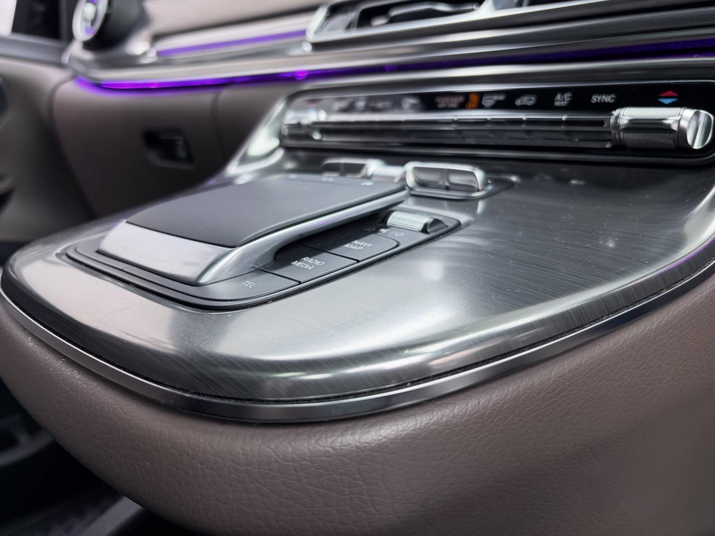 
								Mercedes-BenzV-ClassV300d Exclusive full									