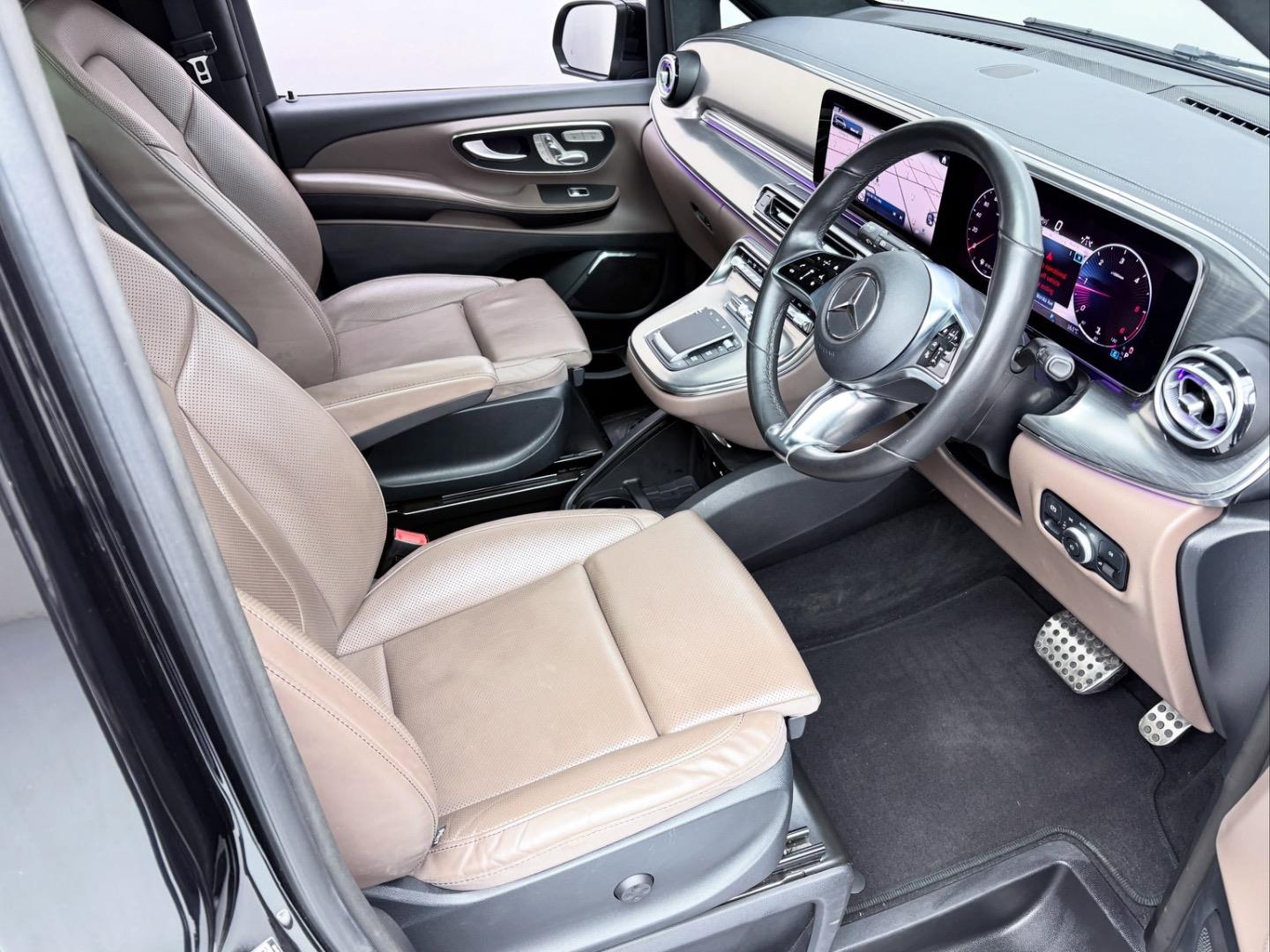 
								Mercedes-BenzV-ClassV300d Exclusive full									
