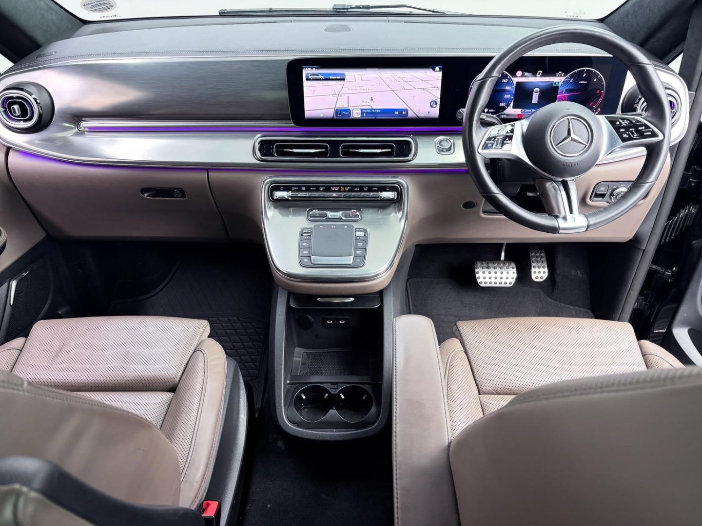 
								Mercedes-BenzV-ClassV300d Exclusive full									