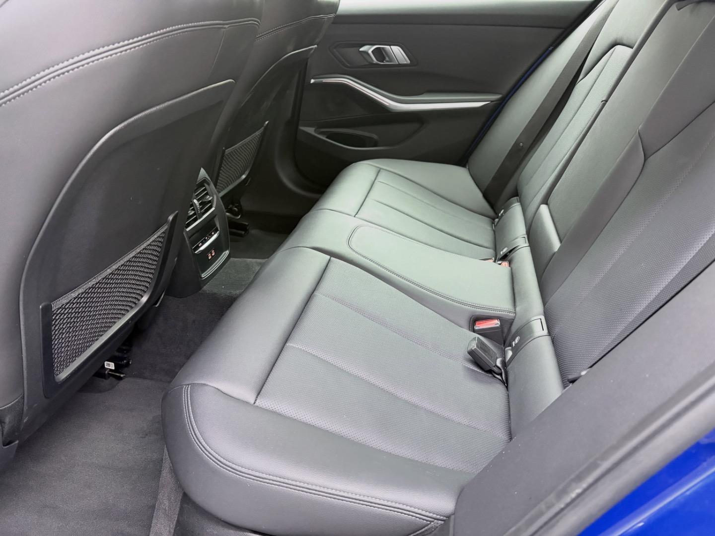 
								BMW3 Series320d M Sport full									