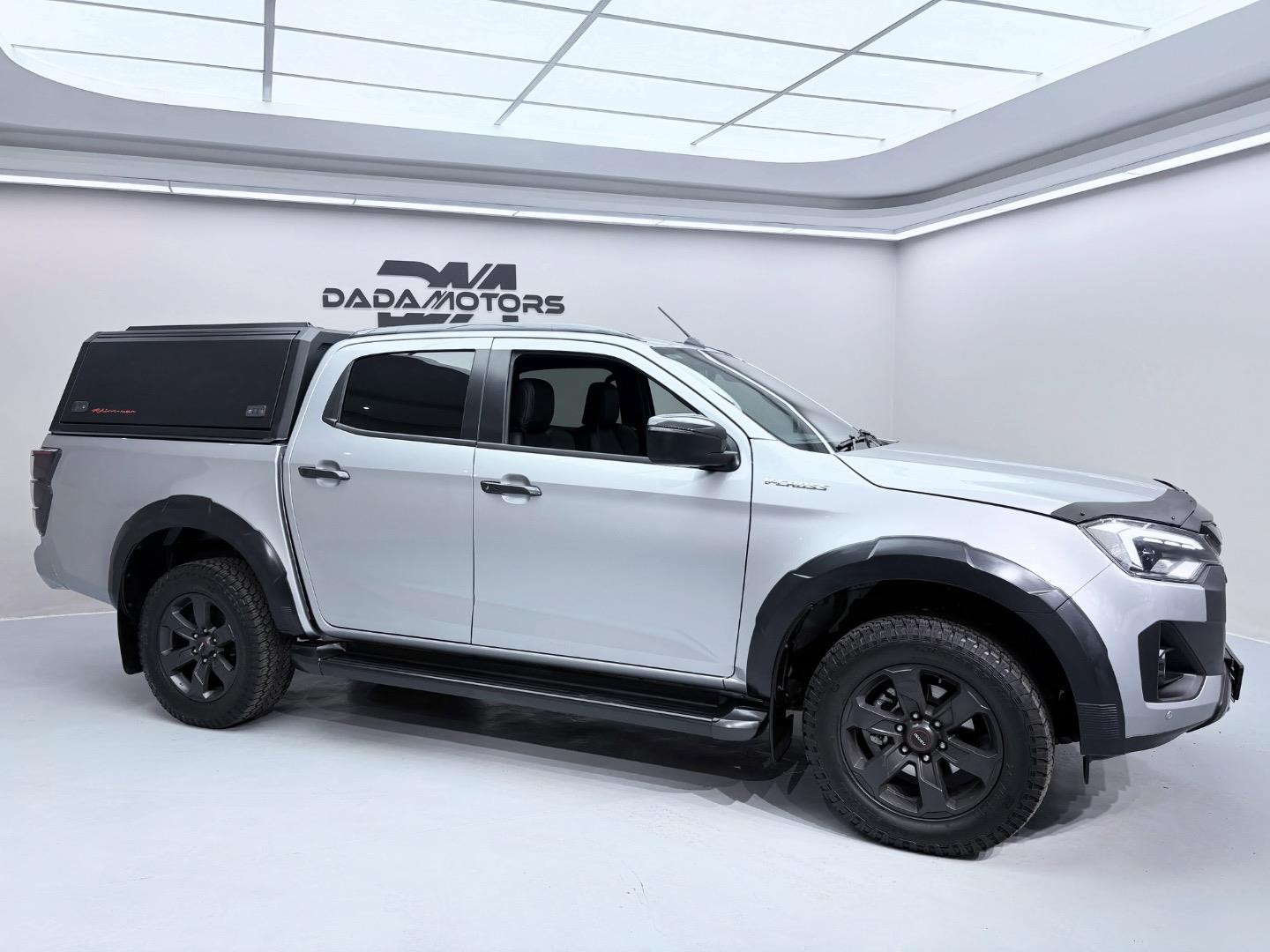 
								IsuzuD-Max3.0TD Double Cab V-Cross full									