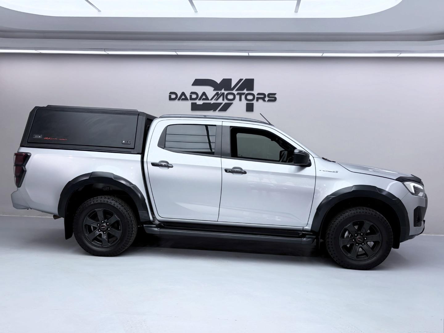 
								IsuzuD-Max3.0TD Double Cab V-Cross full									